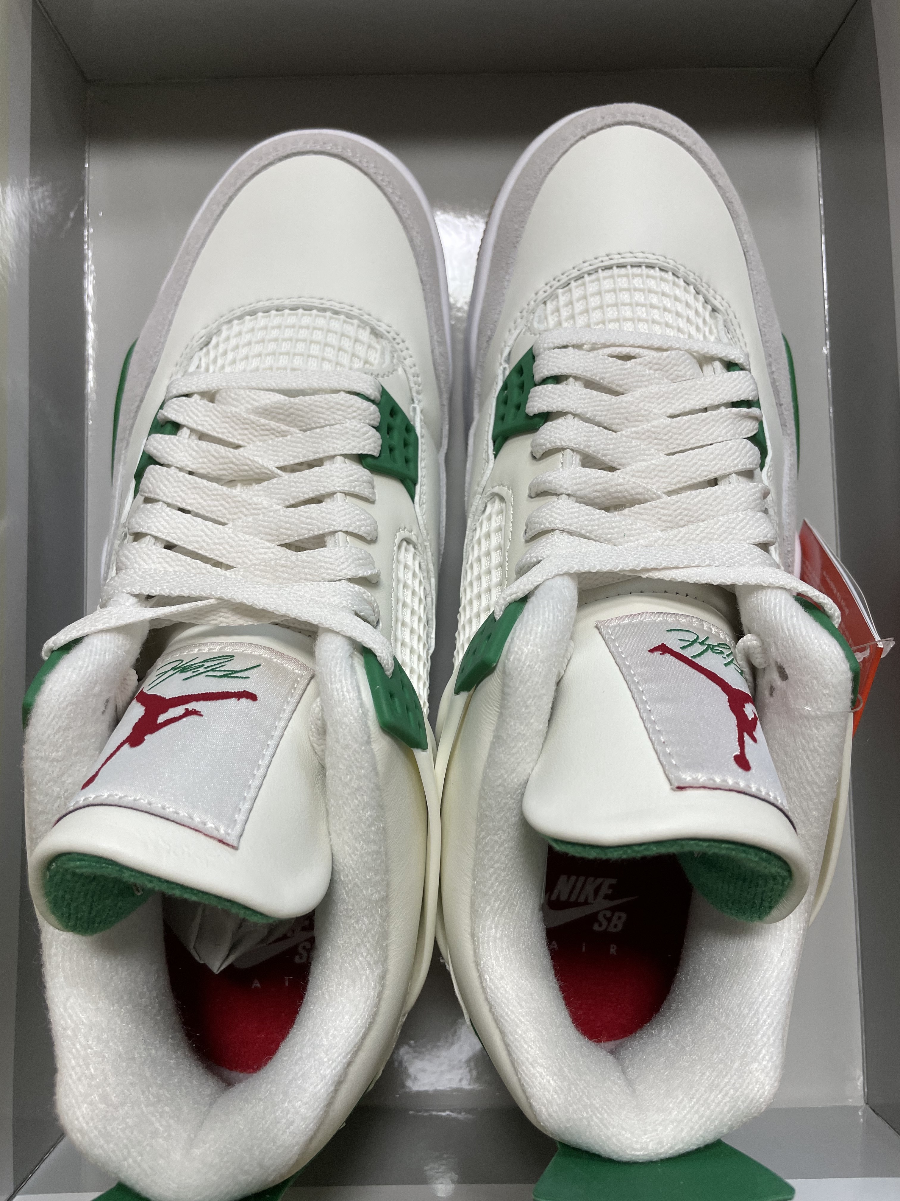 Jordan 4 x Nike SB Retro SP Pine Green 착용 스타일