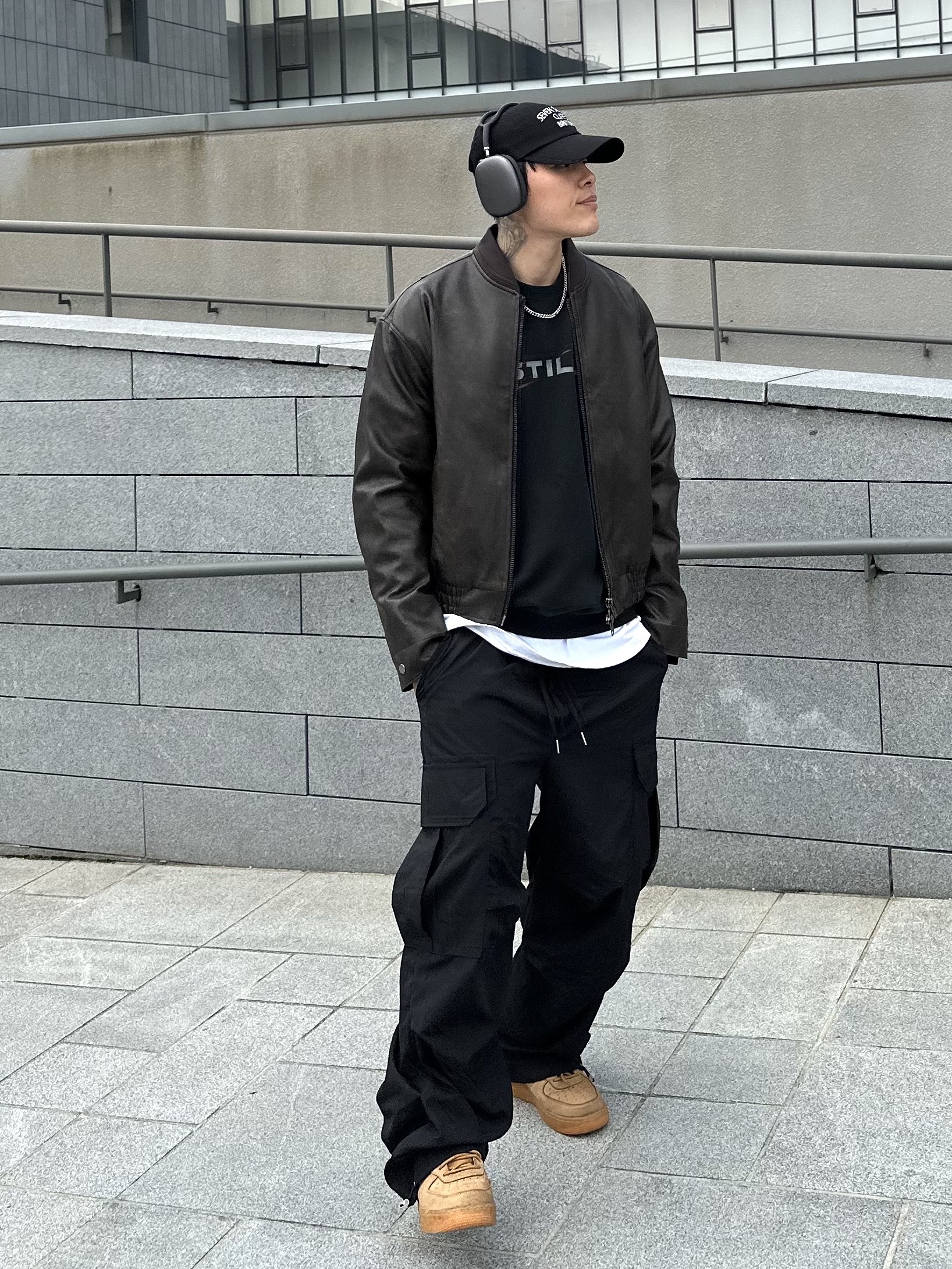 Nike Air Force 1 High '07 LV8 WB Flax, Apple AirPods Max Lightning Space Gray (Korean Ver.) 착용 스타일 - 4