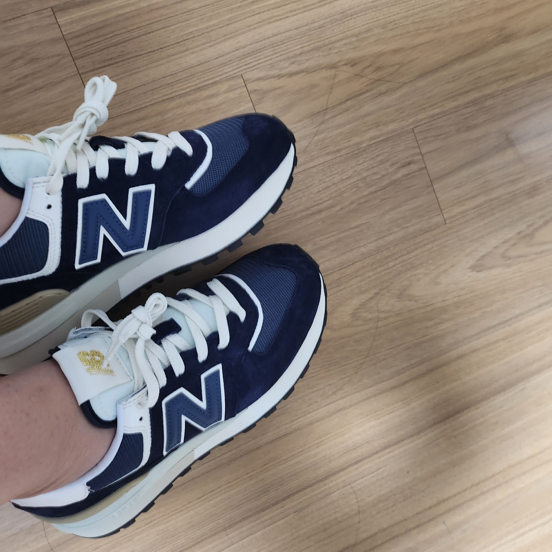 New Balance 574 Legacy Navy 착용 스타일 - 1