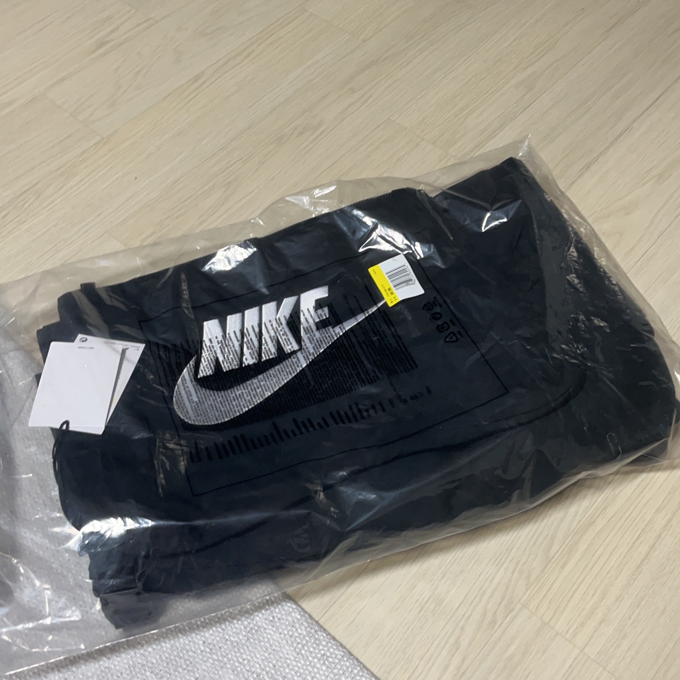 Nike x Peaceminusone Wide Pants Black (DR0096-010) 착용 스타일 - 1