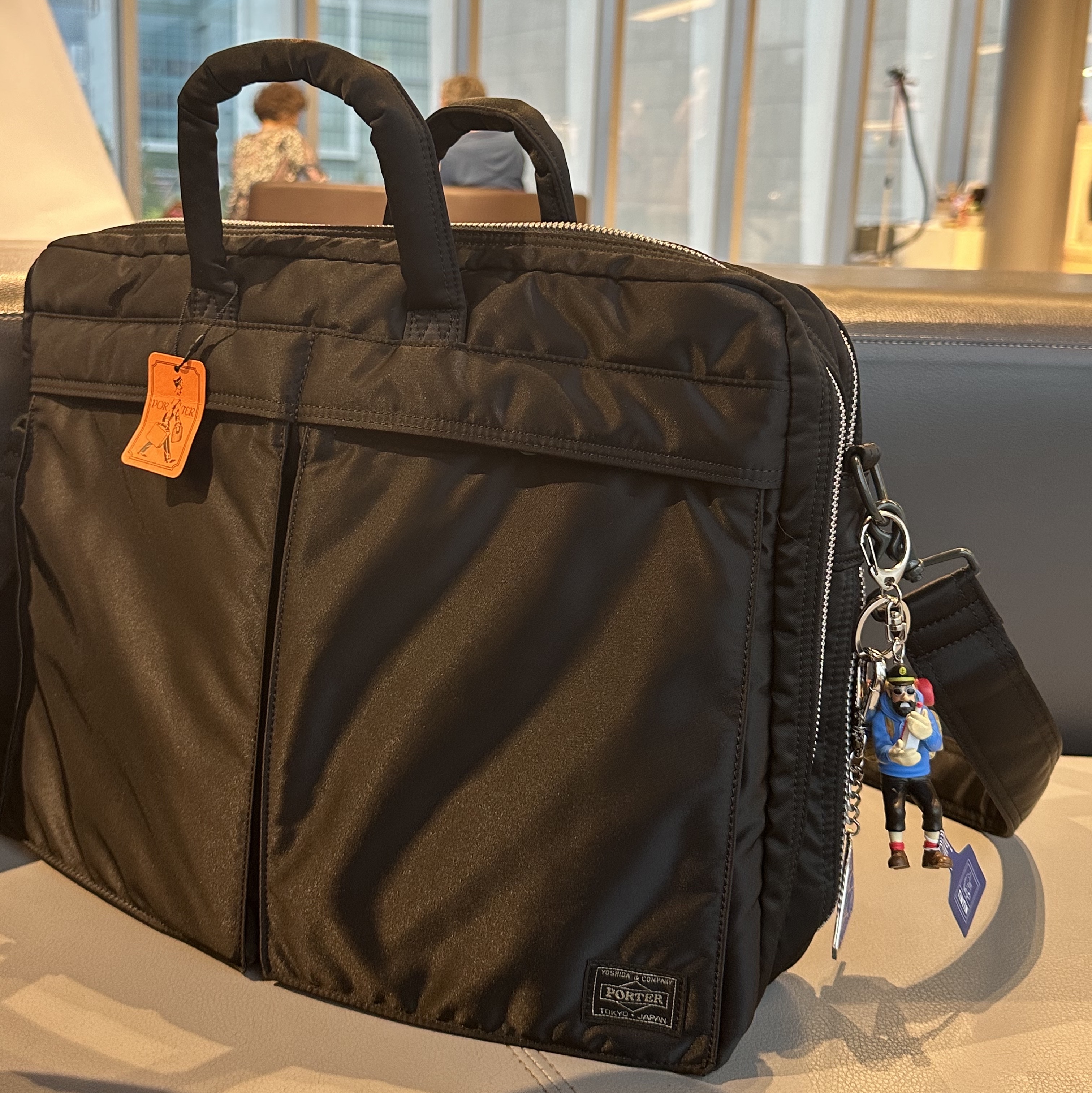 Porter Tanker 2Way Briefcase Black 착용 스타일 - 1