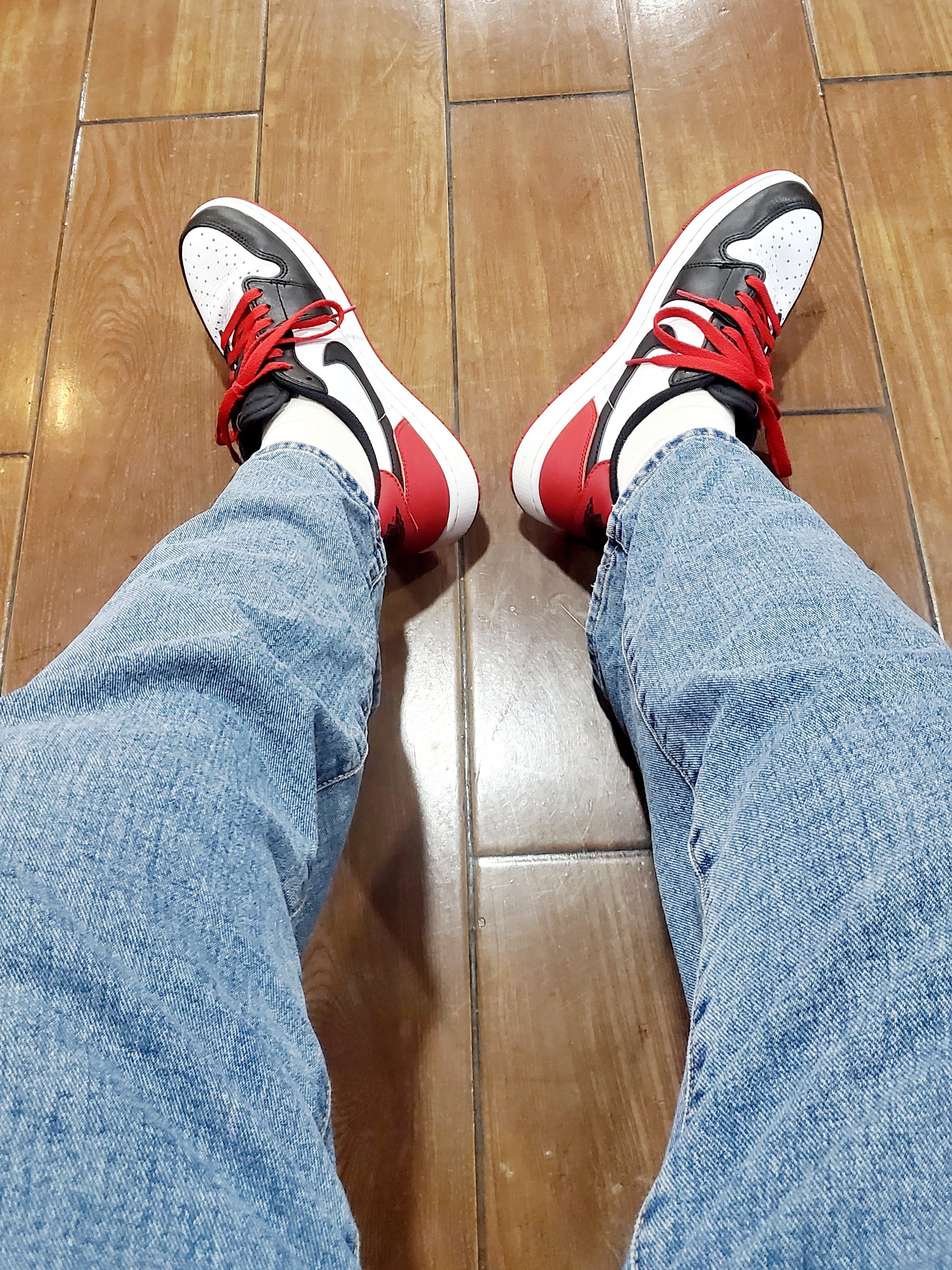 Jordan 1 Retro Low OG Black Toe 착용 스타일 - 3
