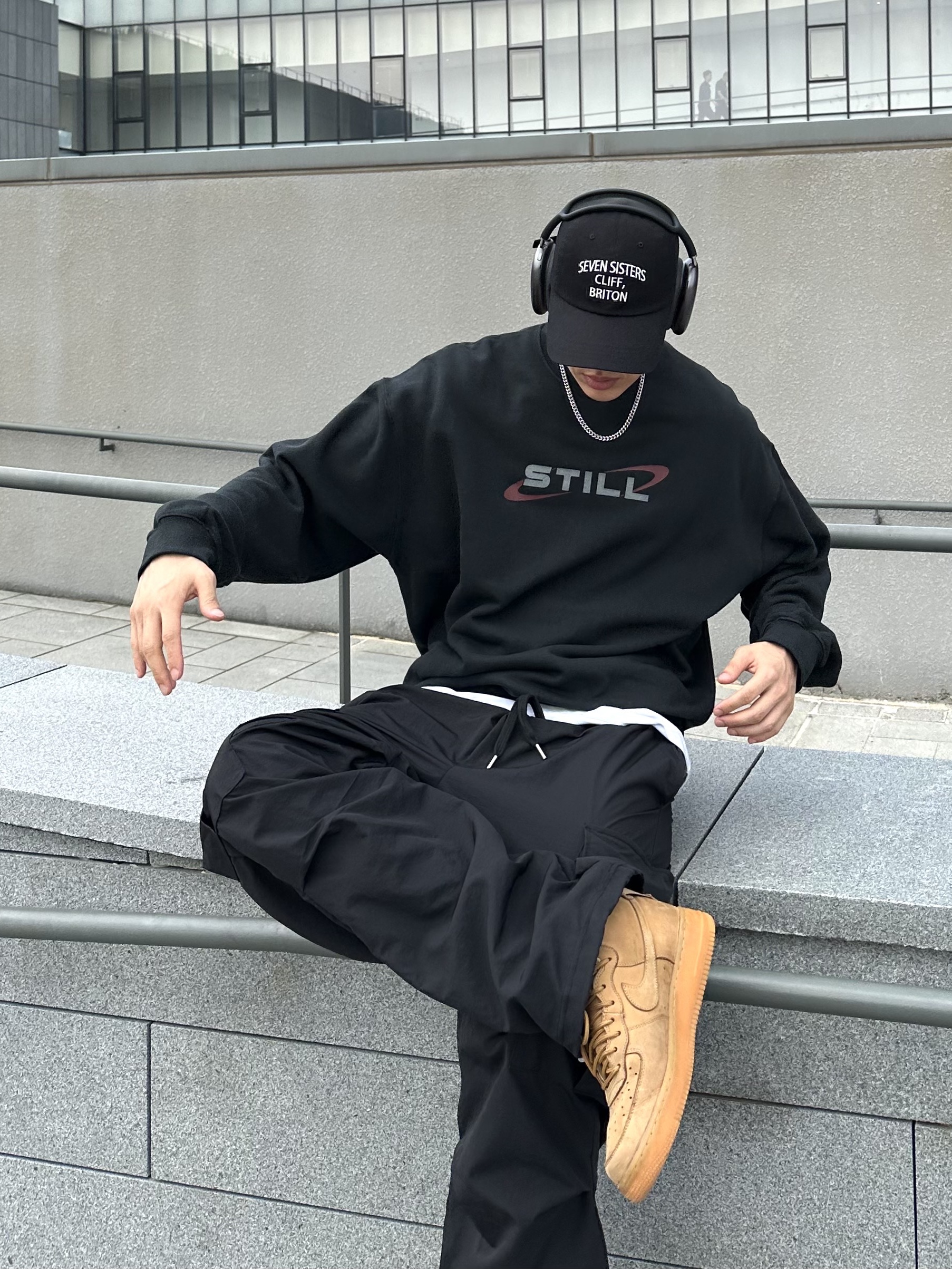 Nike Air Force 1 High '07 LV8 WB Flax, Apple AirPods Max Lightning Space Gray (Korean Ver.) 착용 스타일 - 1