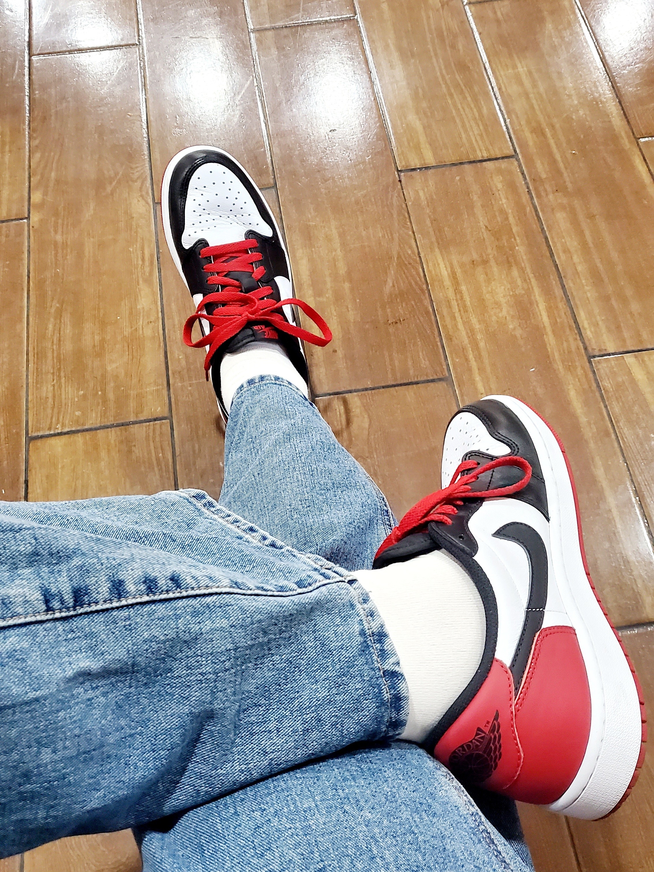 Jordan 1 Retro Low OG Black Toe 착용 스타일 - 2