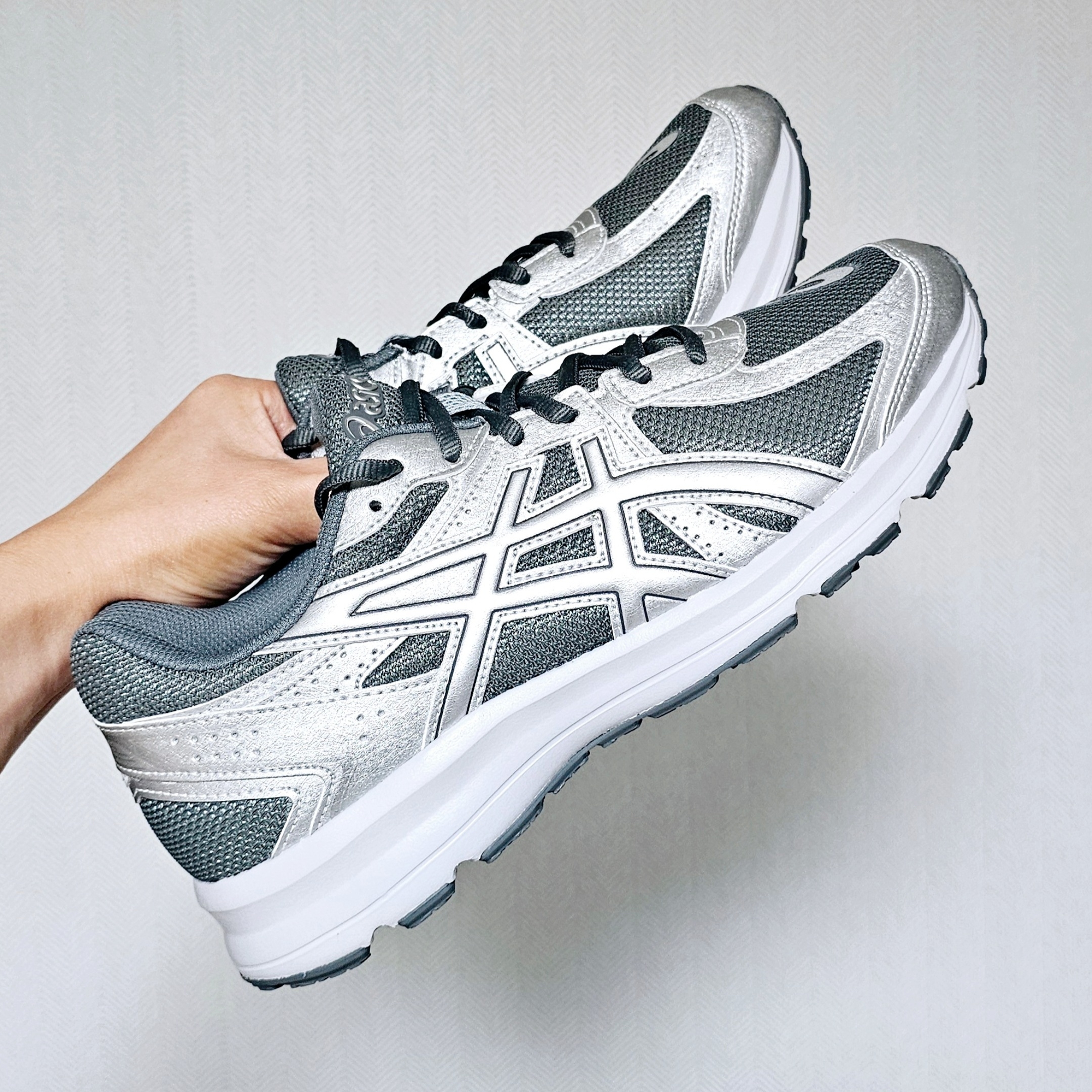 Asics Jog 100 S SMU Sheet Rock Pure Silver - 2E Wide 착용 스타일