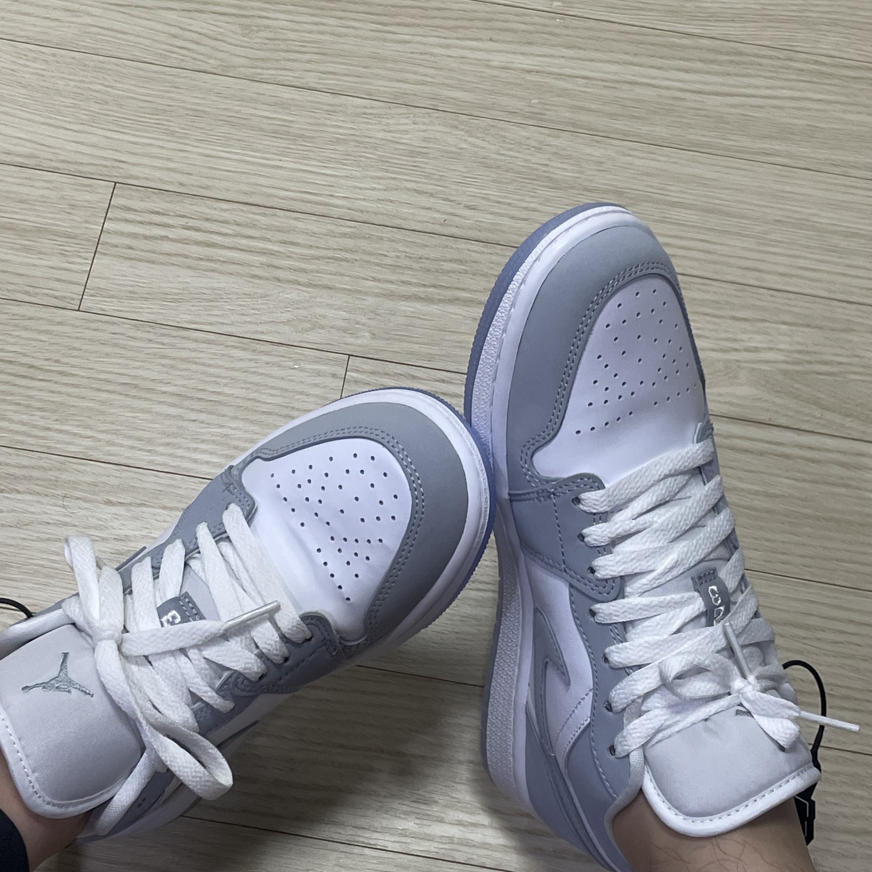 (W) Jordan 1 Low White Wolf Grey 착용 스타일