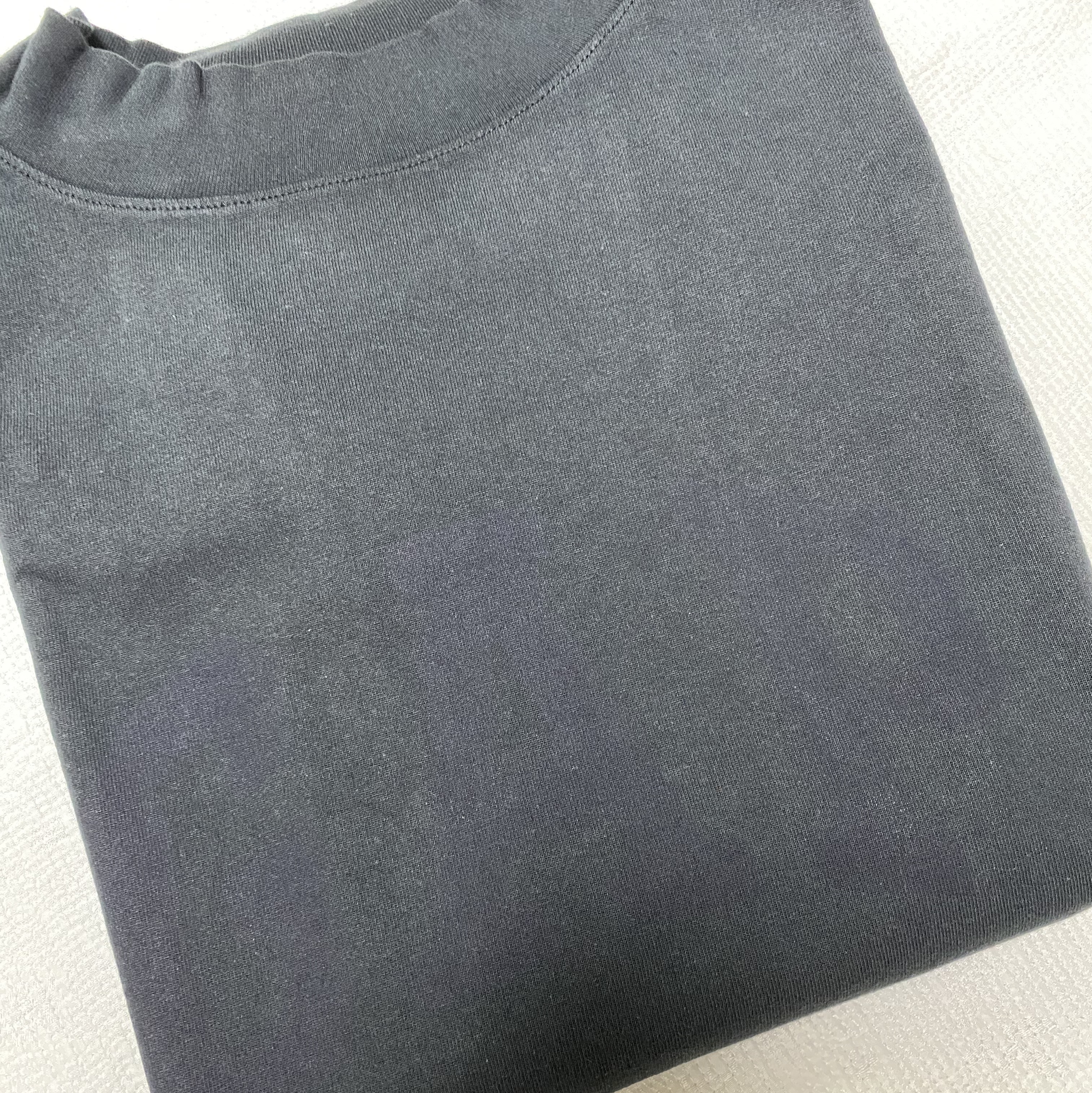Yeezy Gap Engineered By Balenciaga Dove 3/4 Sleeve T-Shirt Black 착용 스타일