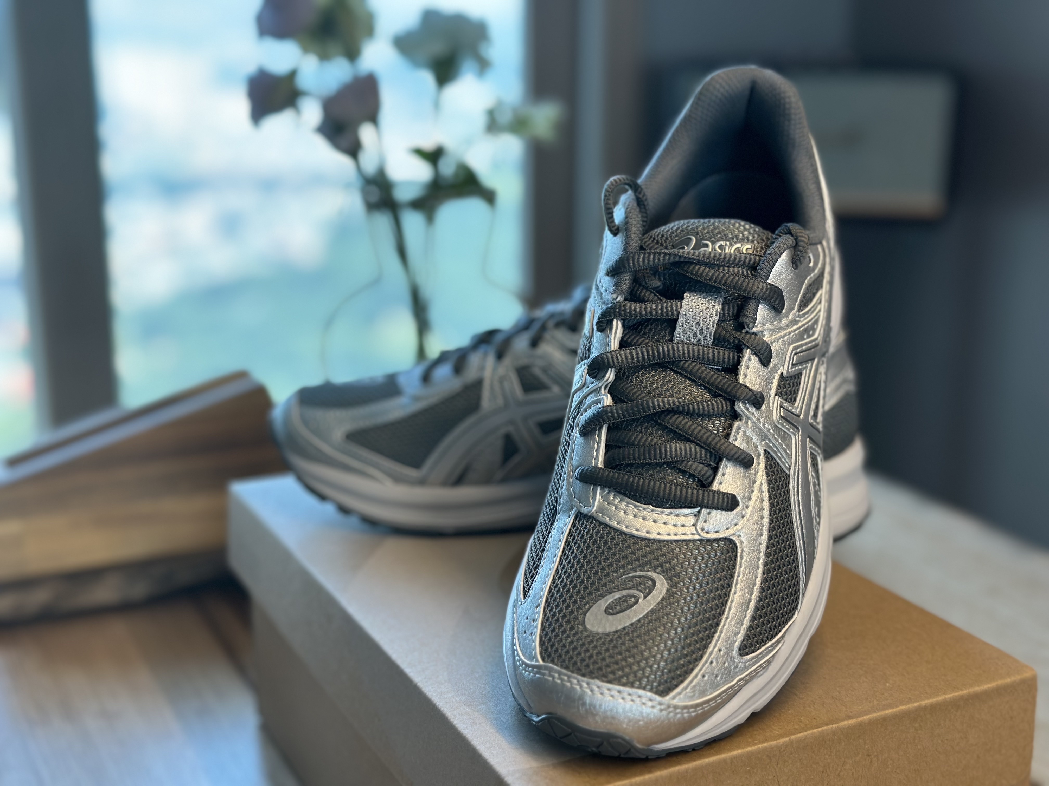 Asics Jog 100 S SMU Sheet Rock Pure Silver - 2E Wide 착용 스타일 - 1