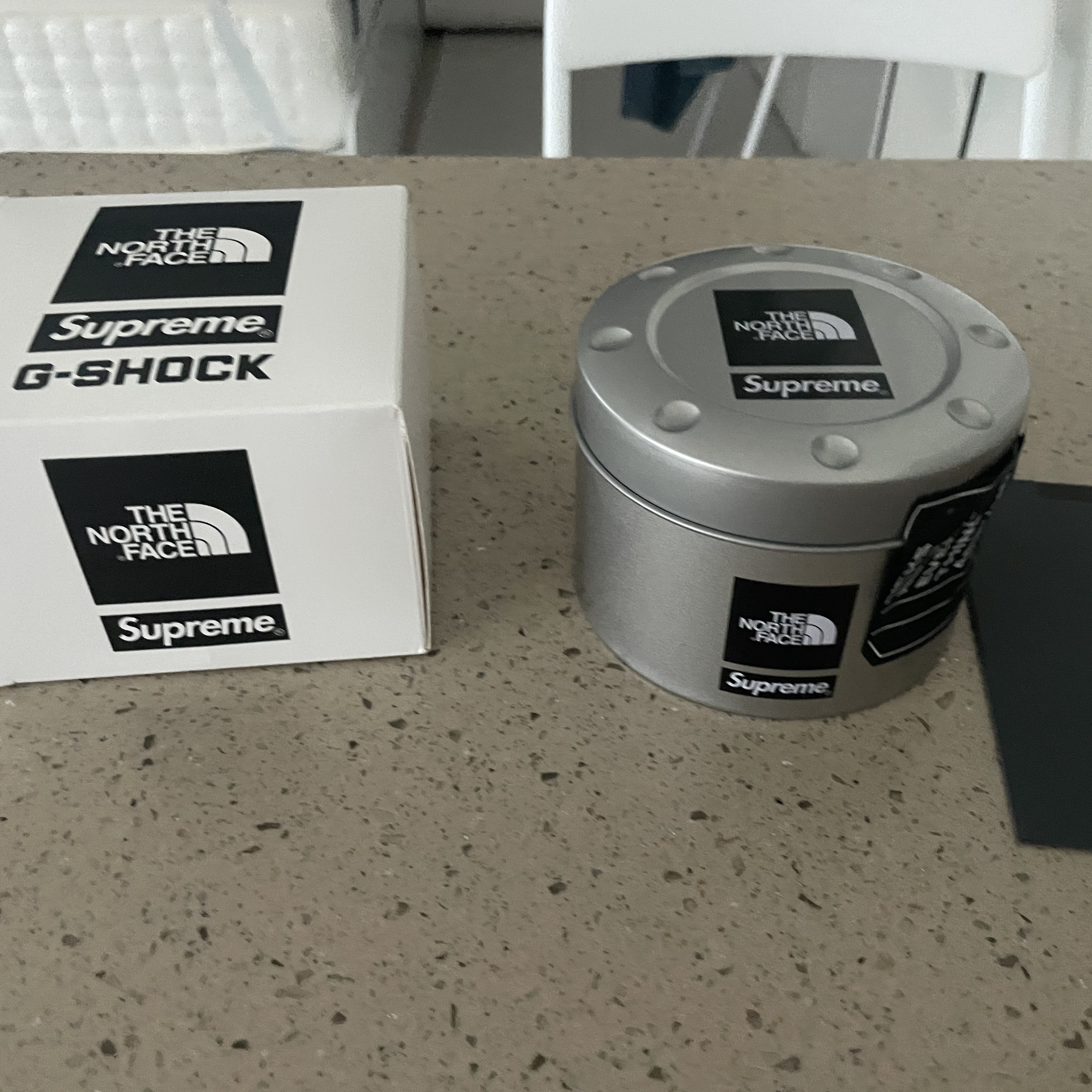 Casio G-Shock x Supreme x The North Face DW-6900 White 착용 스타일 - 1