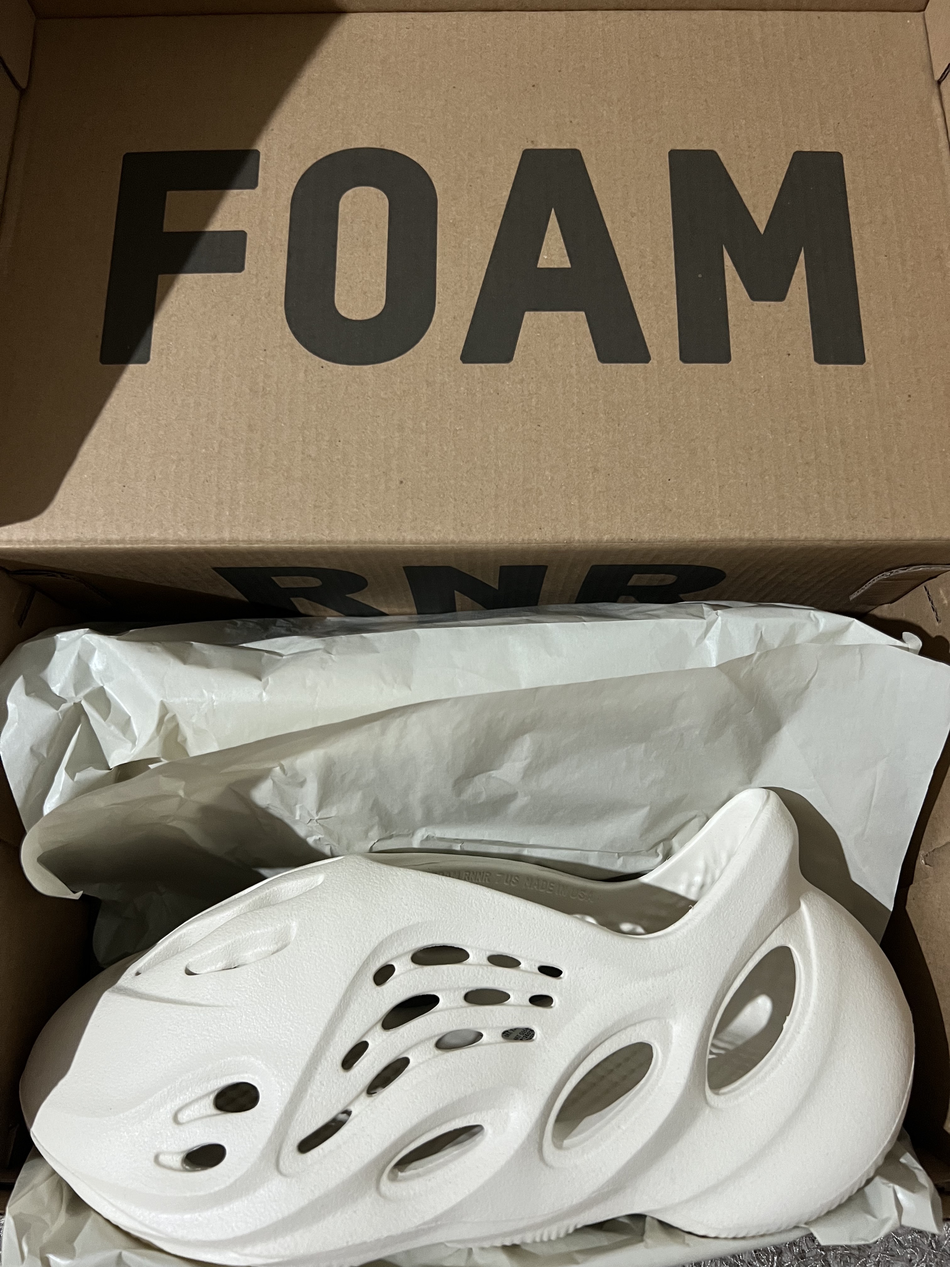 Adidas Yeezy Foam RNNR Ararat 착용 스타일