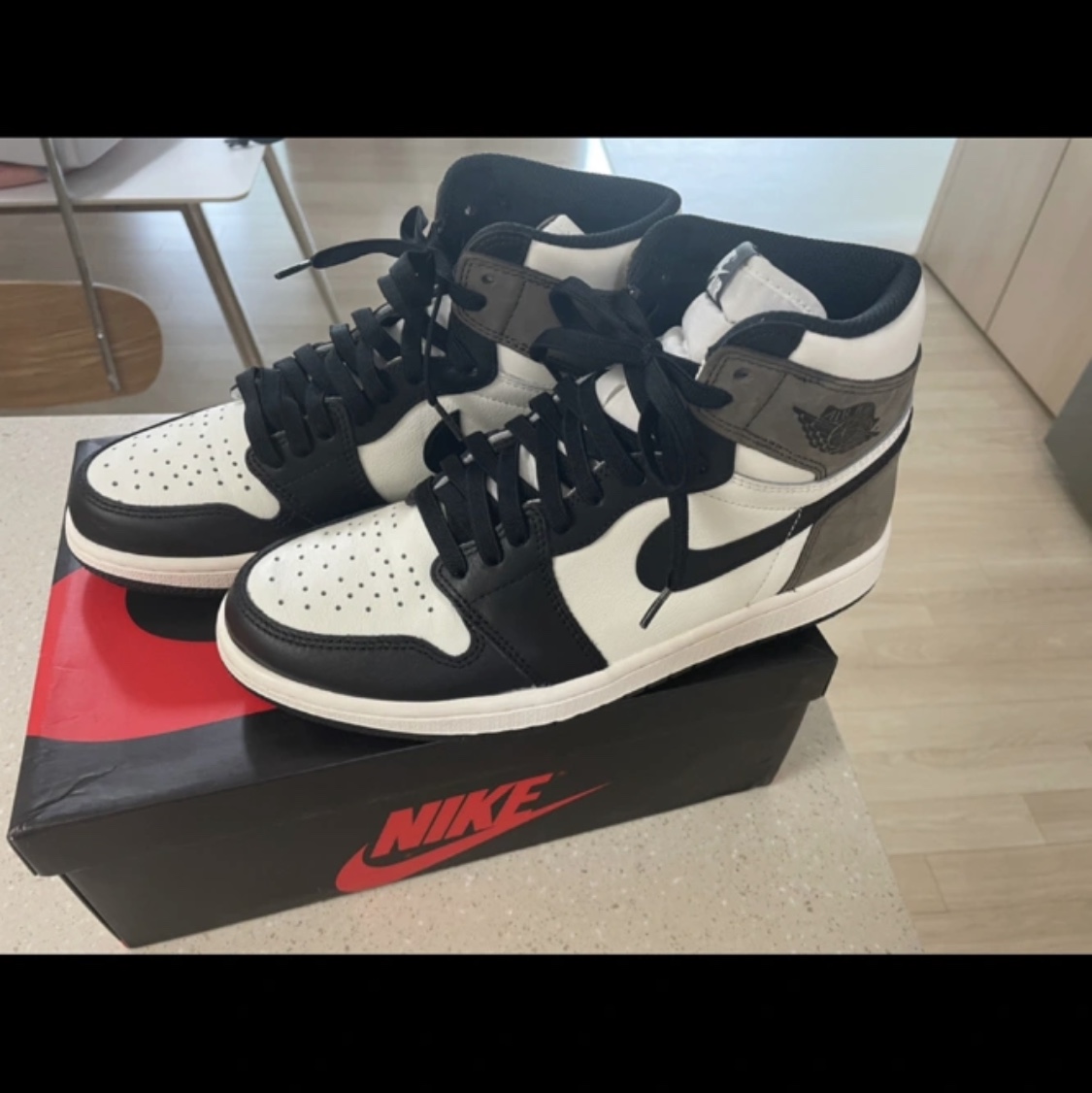 Jordan 1 Retro High OG Black Mocha 착용 스타일 - 2