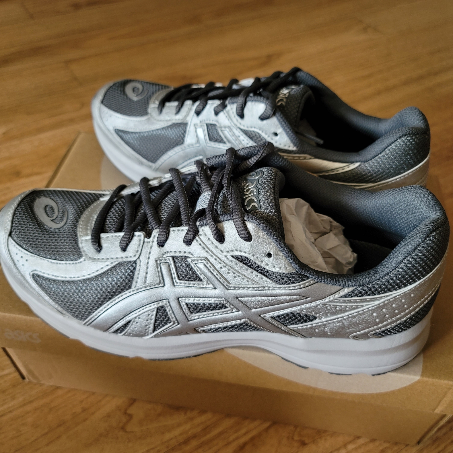 Asics Jog 100 S SMU Sheet Rock Pure Silver - 2E Wide 착용 스타일 - 2