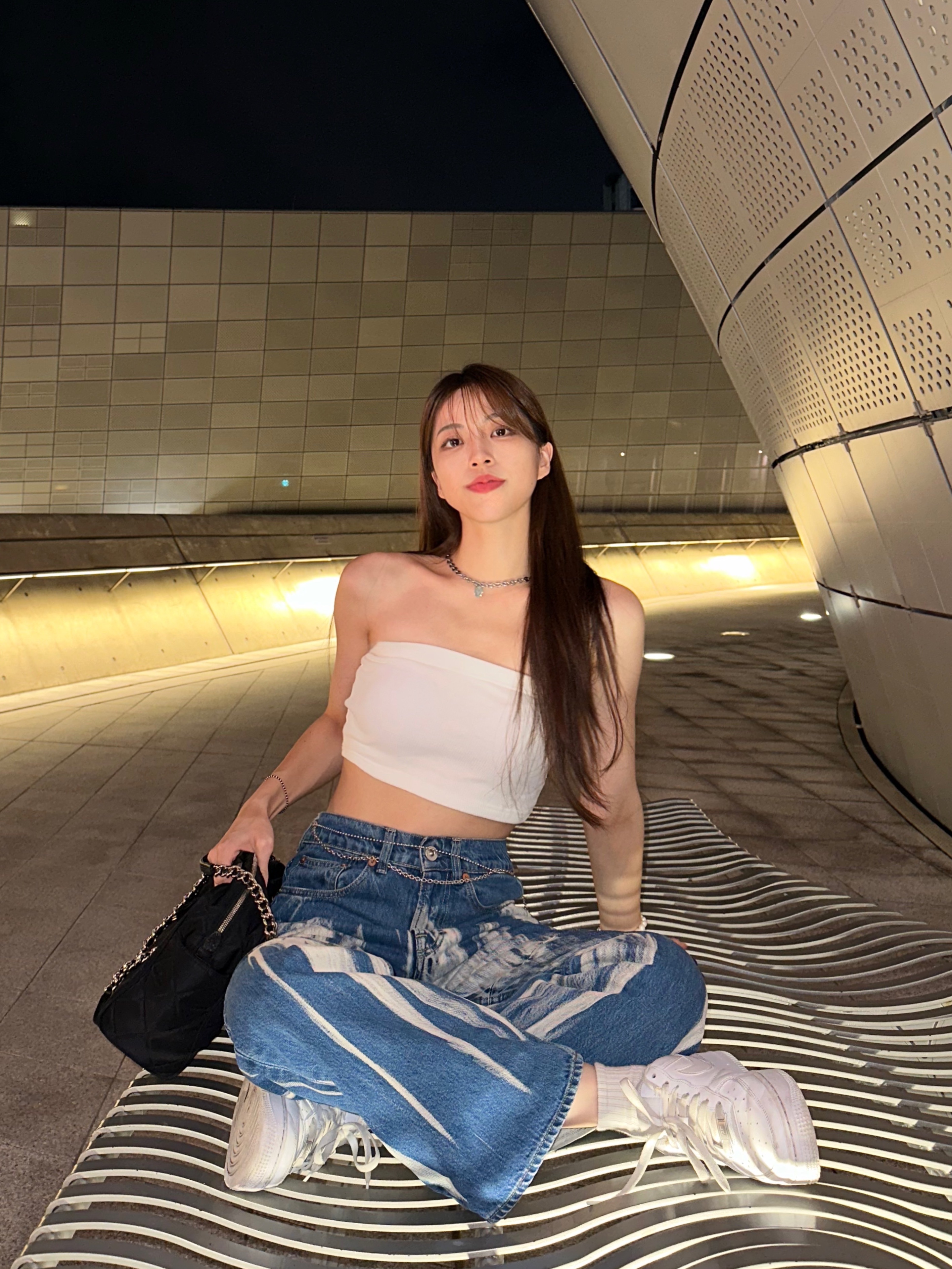 Our Legacy Extended Third Cut Glass Bleach Denim, Prada Nylon Quilted Chain Mini Shoulder Bag Black 착용 스타일 - 2