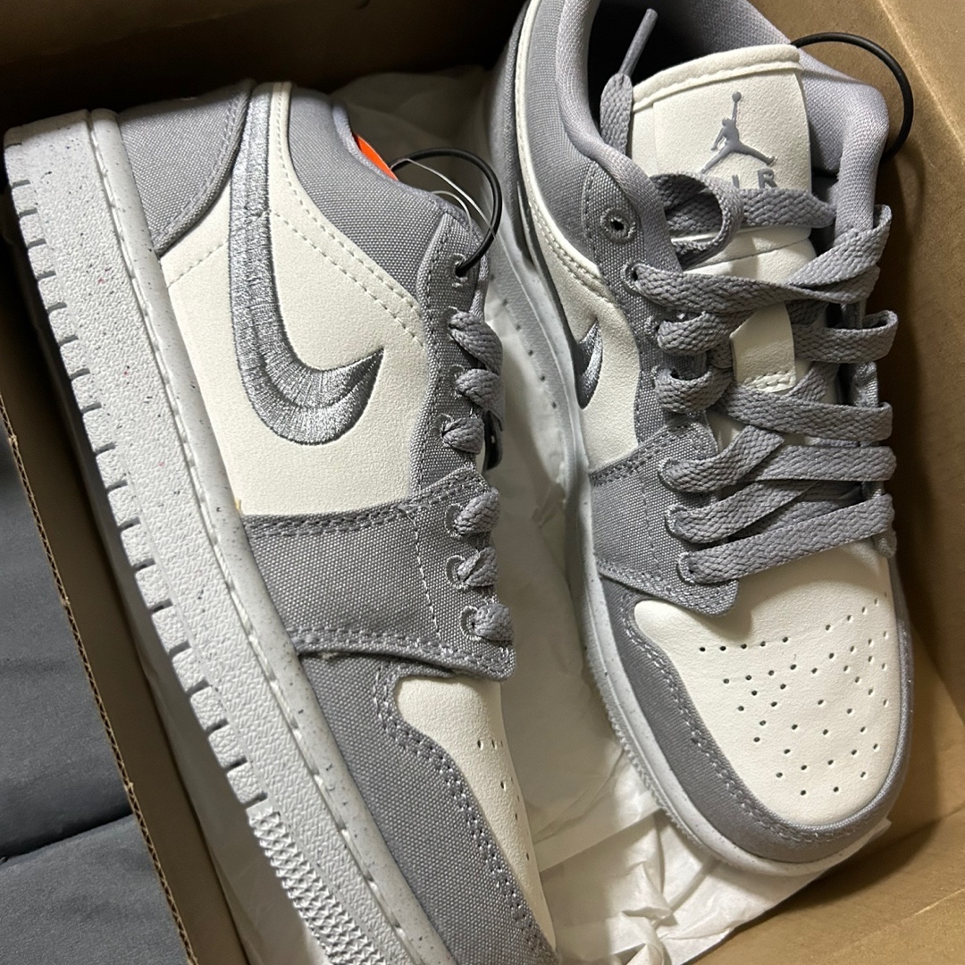 (W) Jordan 1 Low SE Light Steel Grey 착용 스타일 - 1