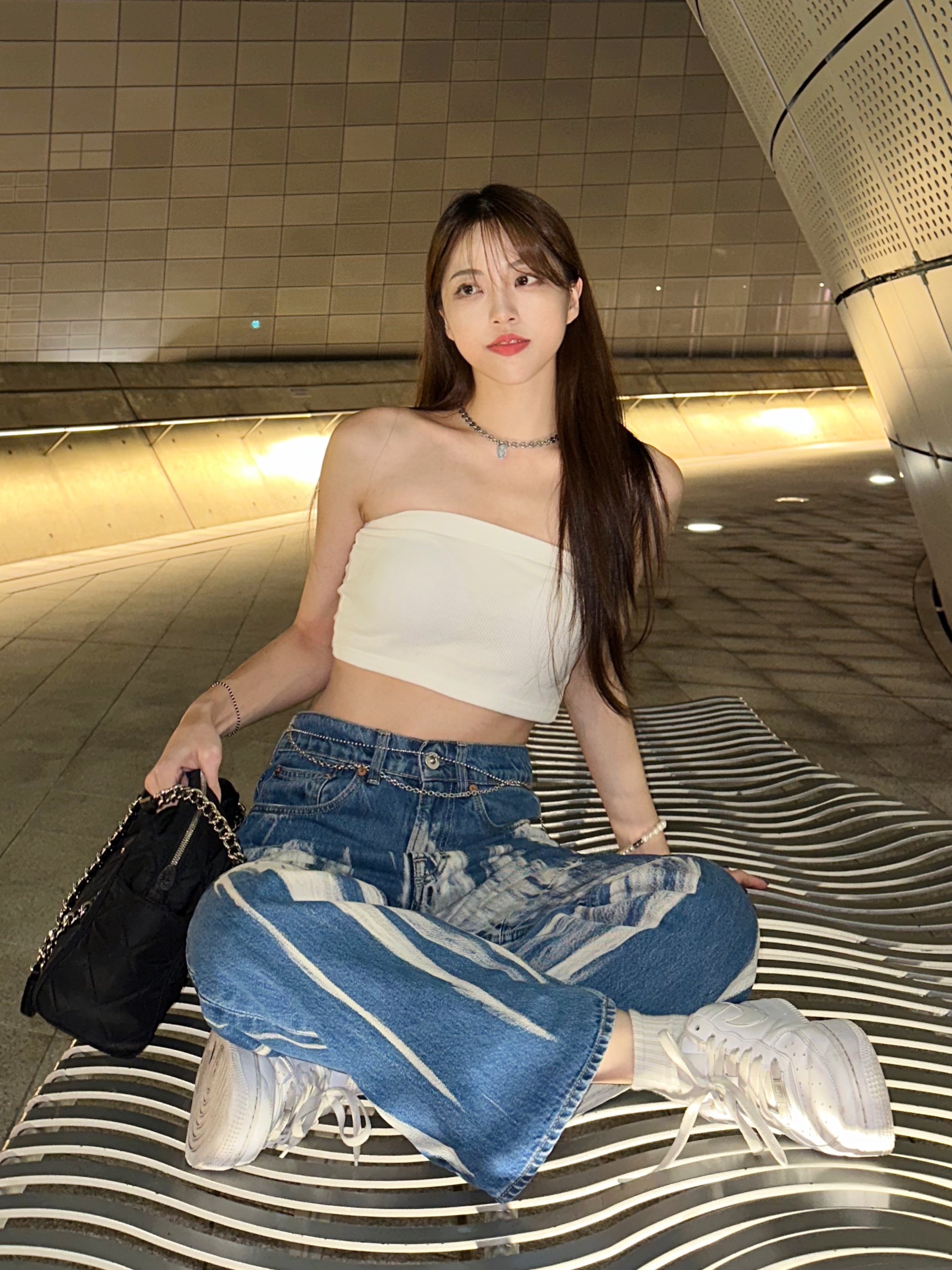 Our Legacy Extended Third Cut Glass Bleach Denim, Prada Nylon Quilted Chain Mini Shoulder Bag Black 착용 스타일 - 1