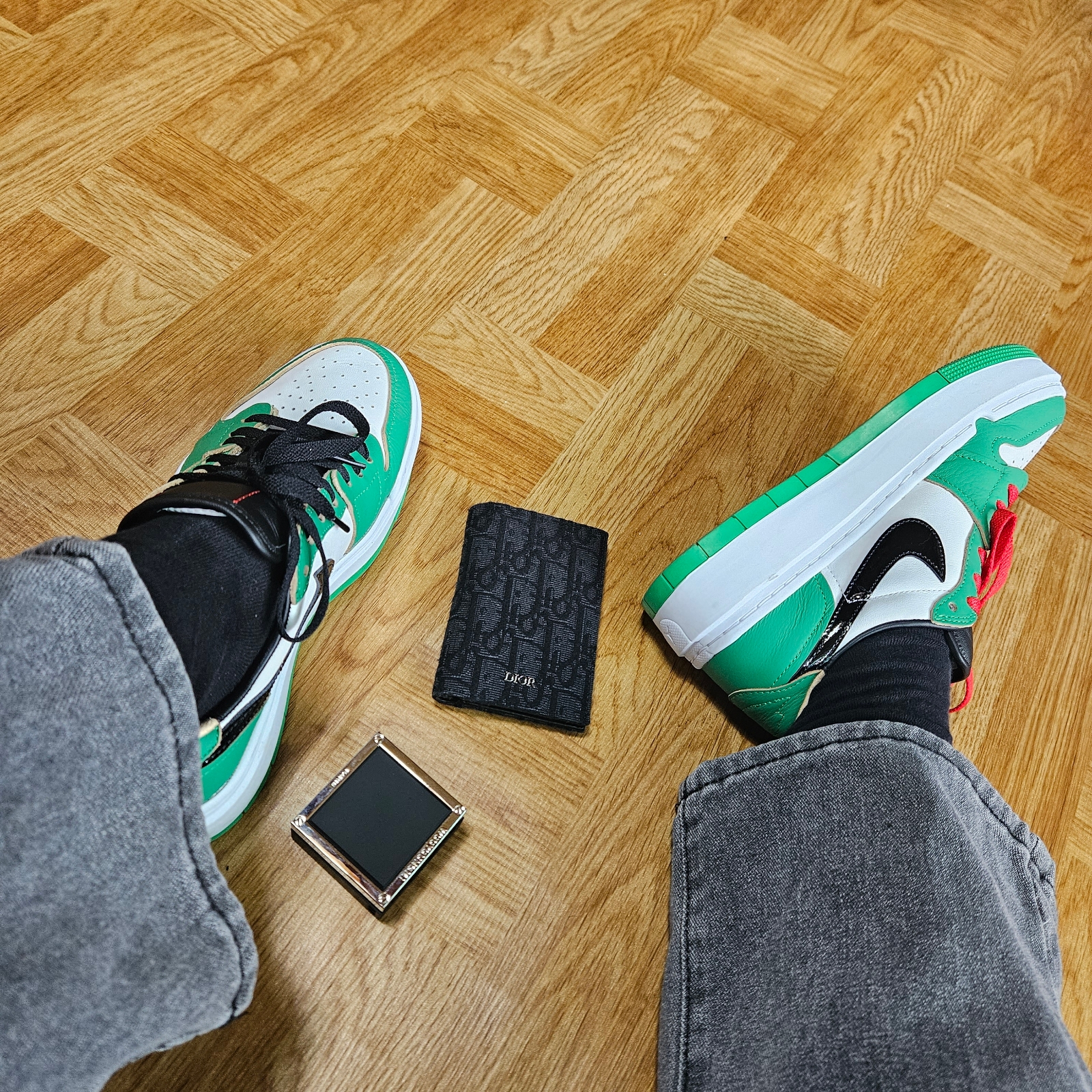 (W) Jordan 1 Elevate Low SE Lucky Green, Samsung Galaxy Buds2 Wooyoungmi Edition (Korean Ver.) 착용 스타일