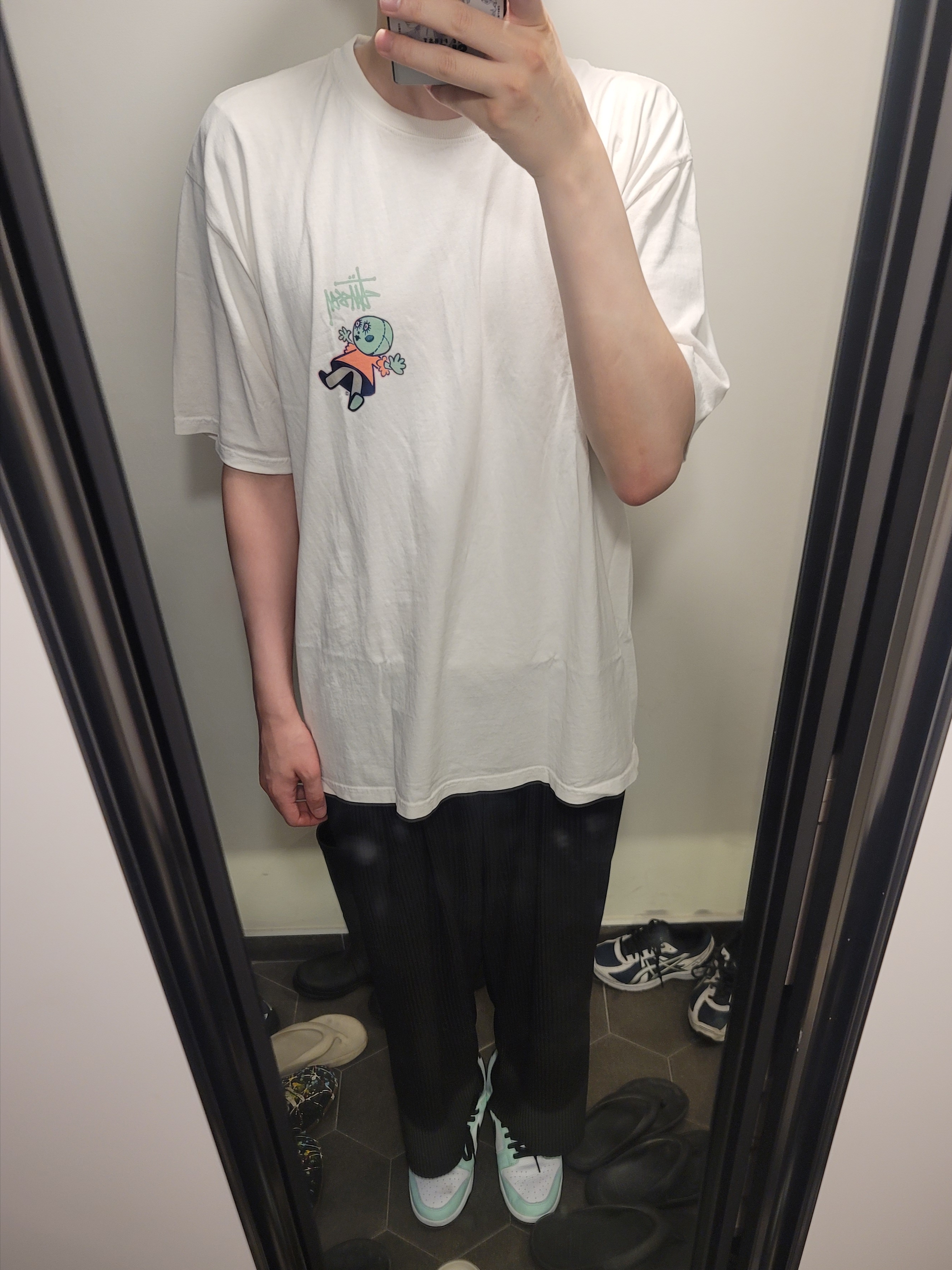 Stussy Dollie Pigment Dyed T-Shirt Natural 착용 스타일
