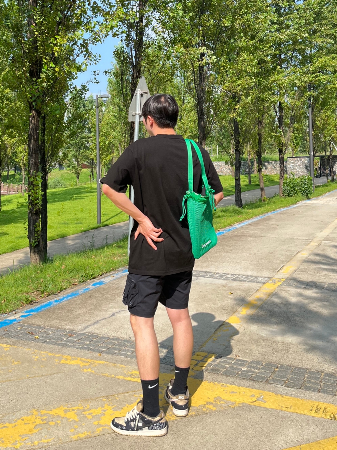 Nike x Travis Scott SB Dunk Low, Undermycar Providence Graphic T-Shirt Green Bee - 23FW (The Hyundai Seoul Exclusive) 착용 스타일 - 2