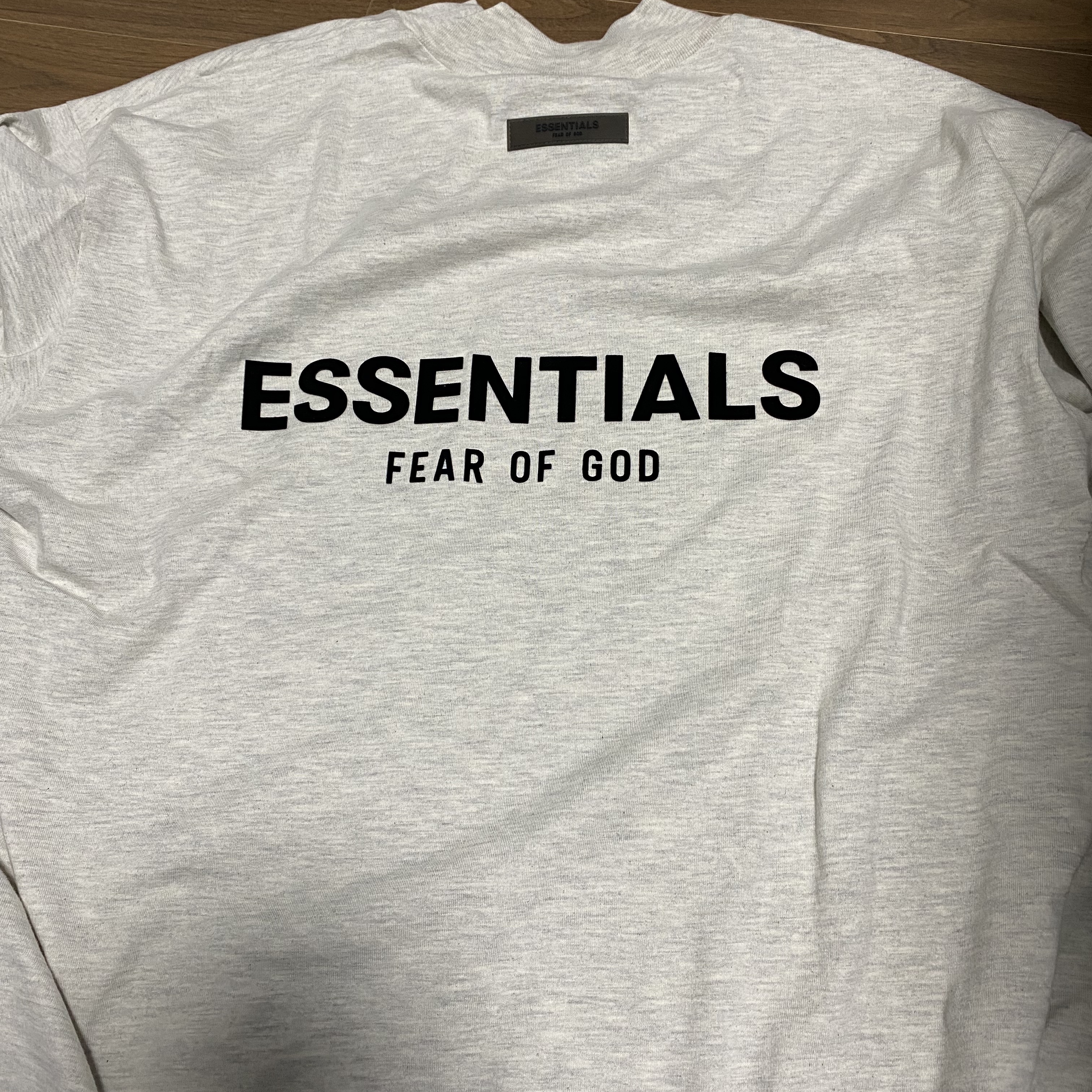 Essentials The Core Collection Long Sleeve T-Shirt Light Oatmeal 착용 스타일