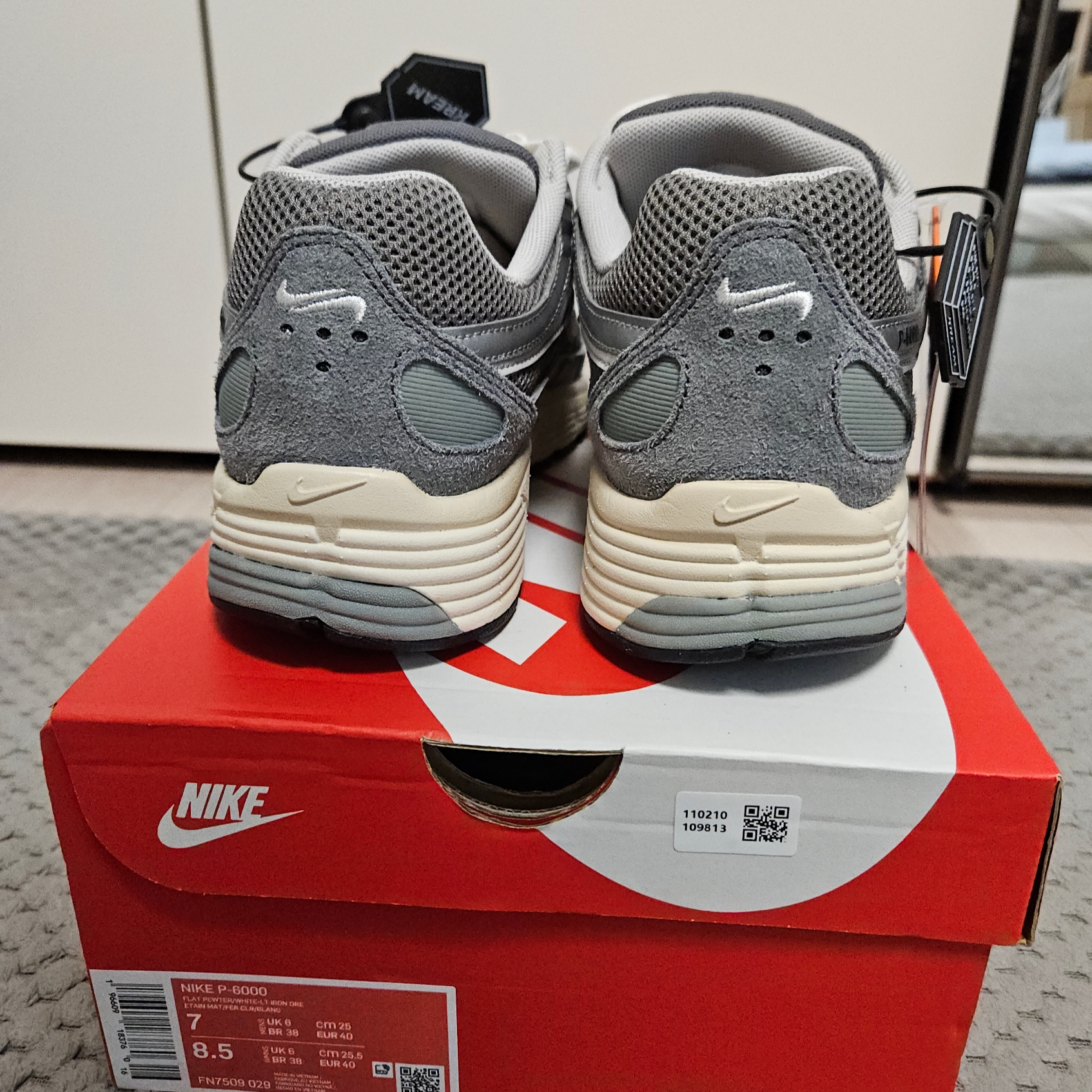 Nike P-6000 Flat Pewter Light Iron Ore 착용 스타일 - 3