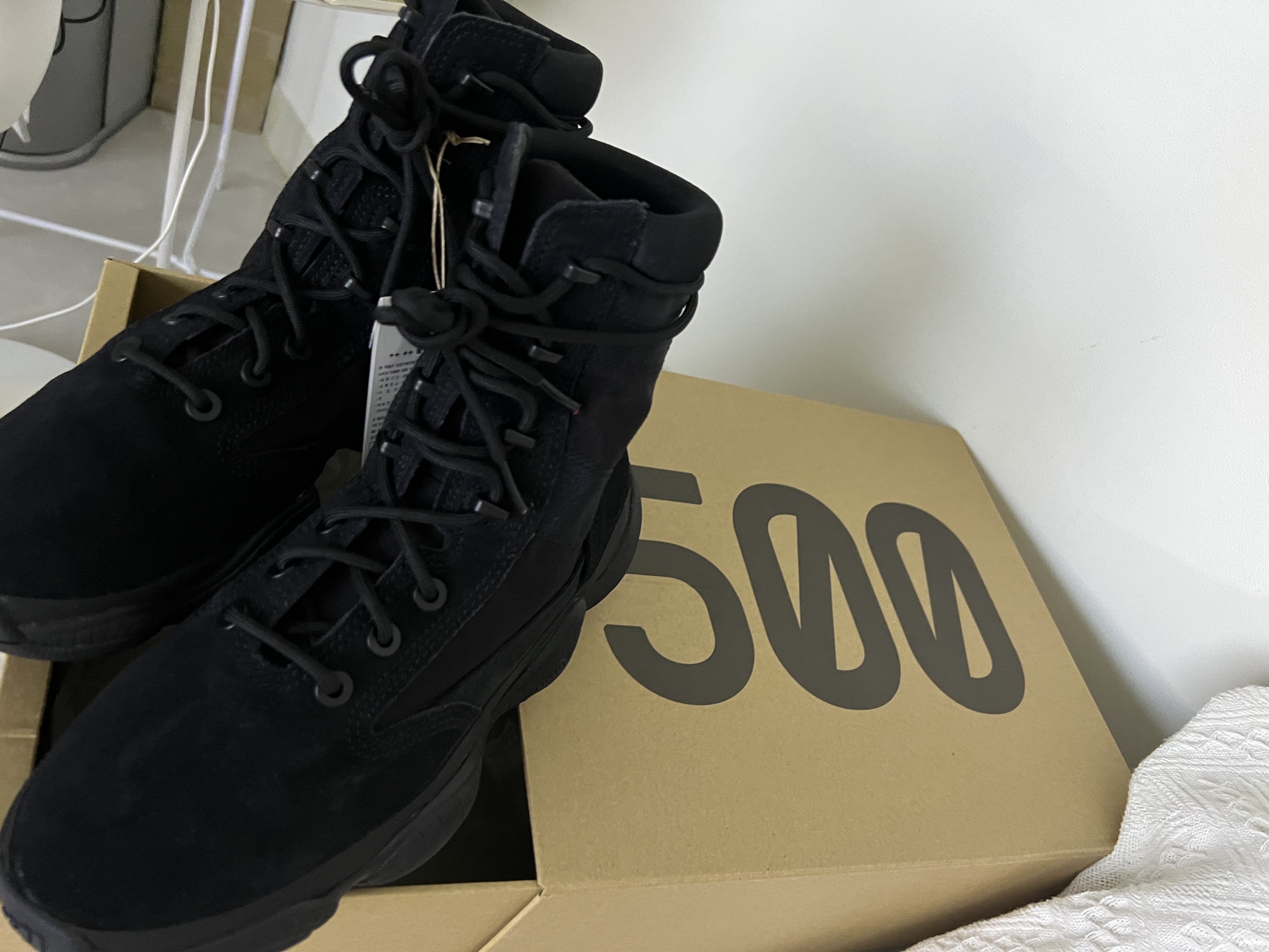 Adidas Yeezy 500 High Tactical Utility Black 착용 스타일