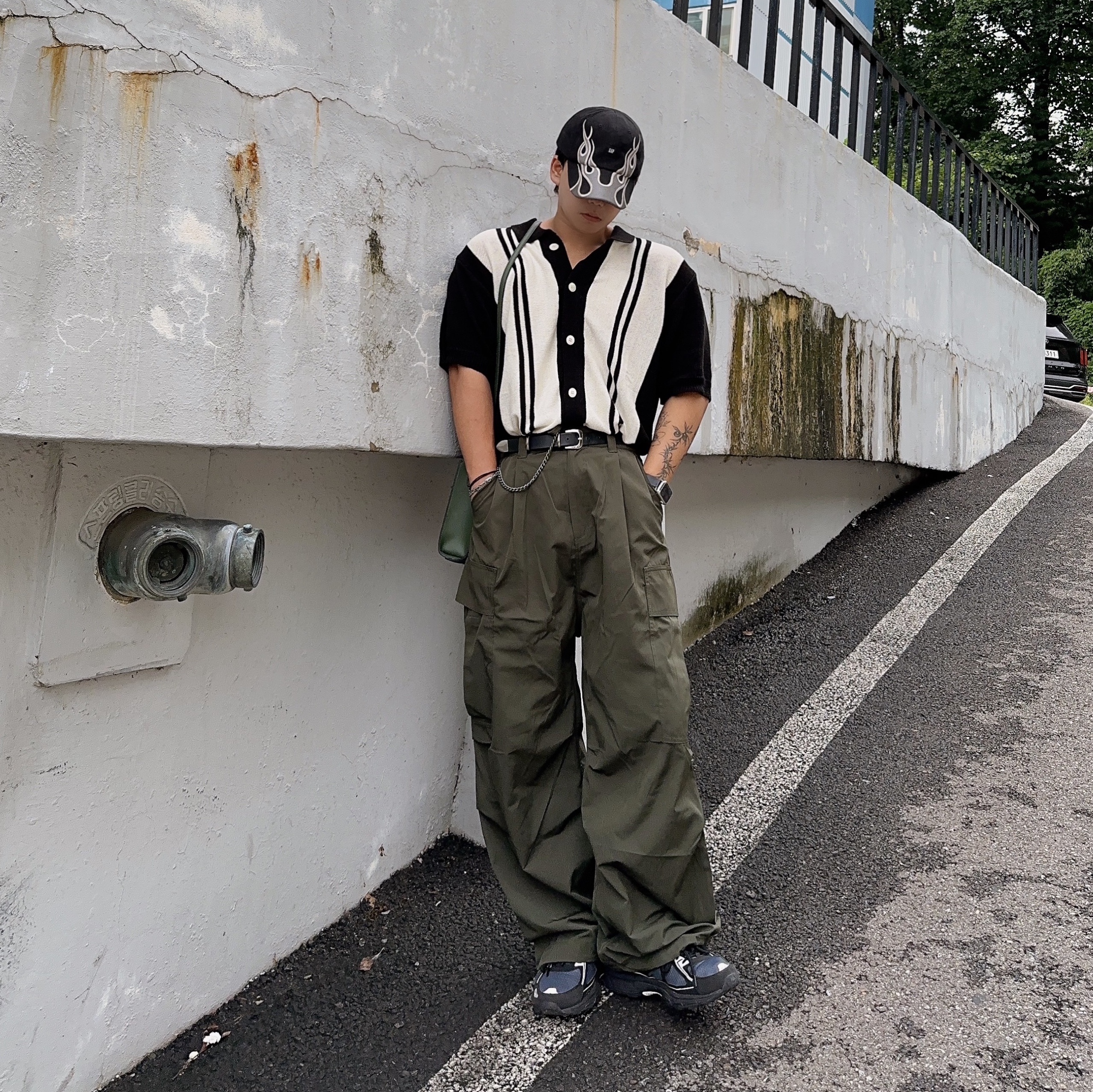 Yeezy Gap Engineered By Balenciaga Flame Cap Black, Asics Gel-Venture 6 Carrier Grey 착용 스타일 - 3