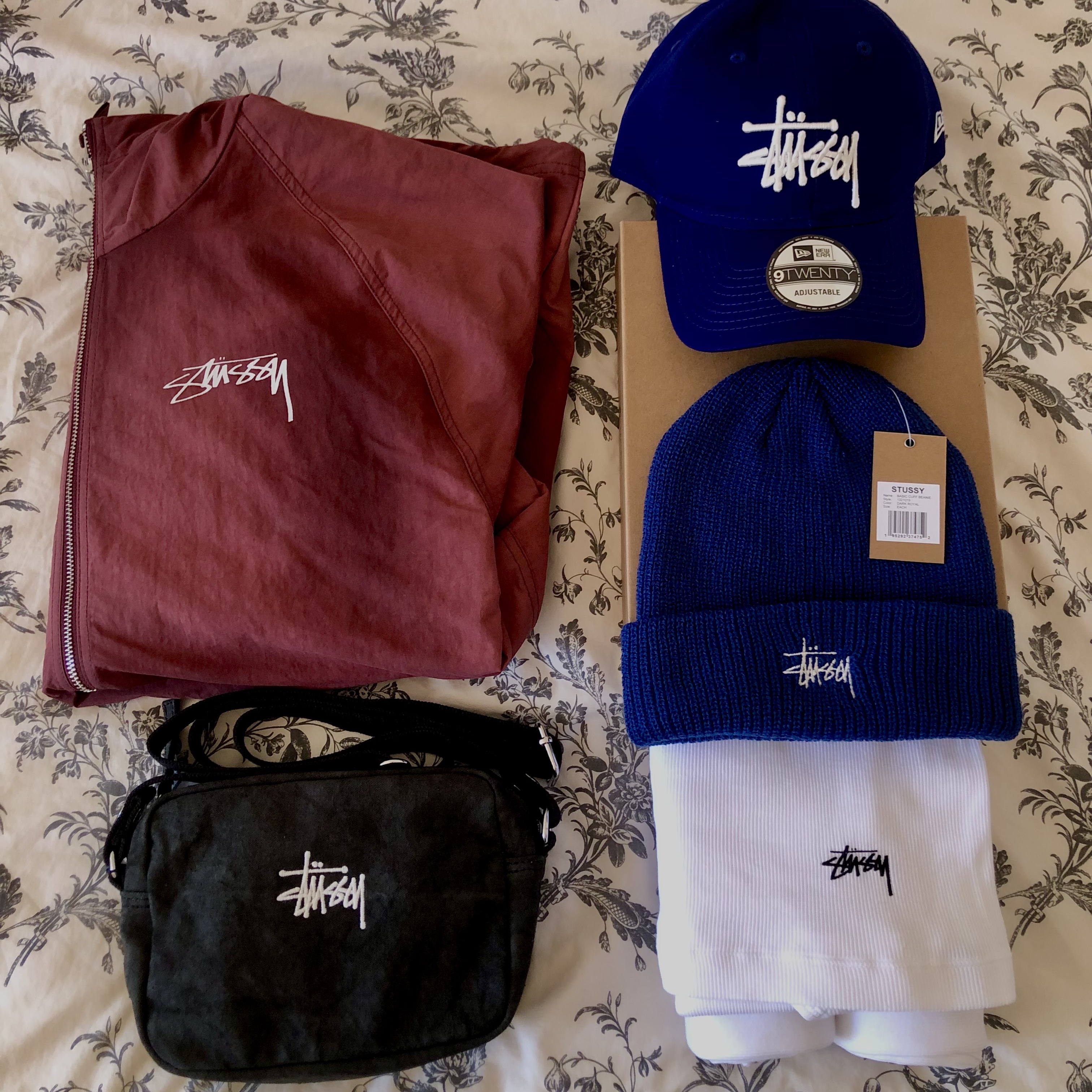 Stussy Wave Dye Beach Shell Jacket Maroon, Stussy Canvas Side Pouch Washed Black 착용 스타일