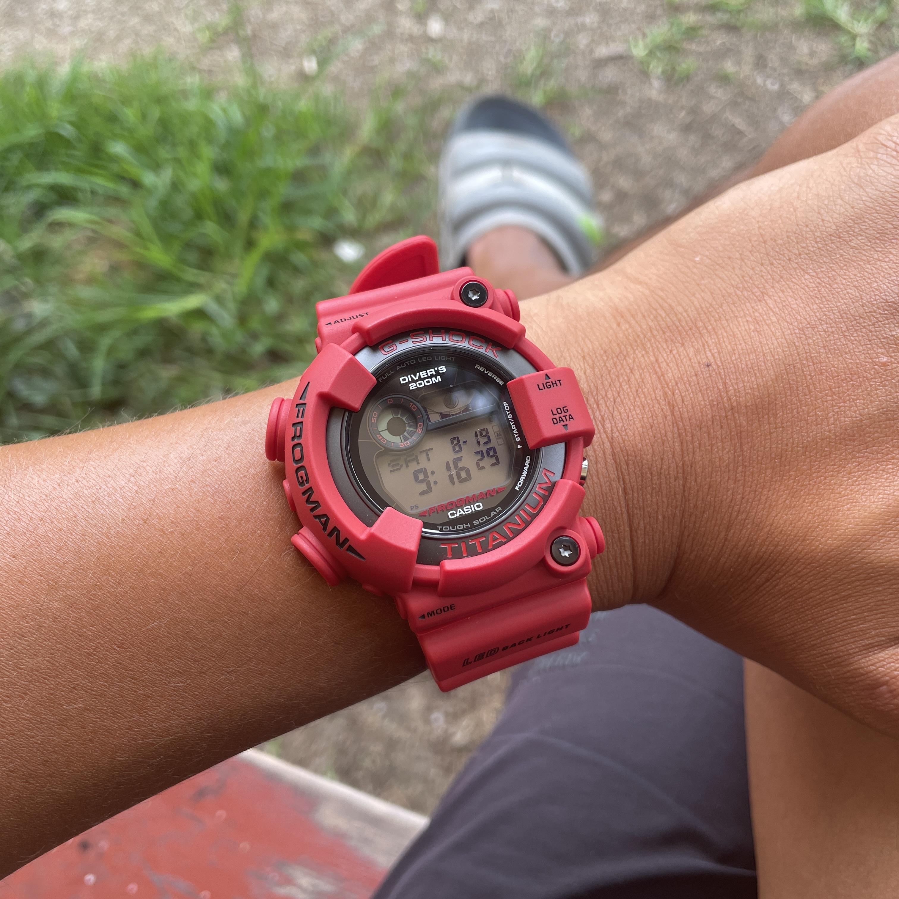 Casio G-Shock Frogman 30th Anniversary Limited Edition GW-8230NT-4 착용 스타일