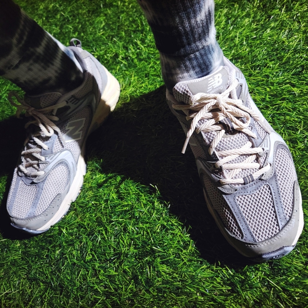 New Balance 530 Premium Vintage Grey Matter 착용 스타일 - 4