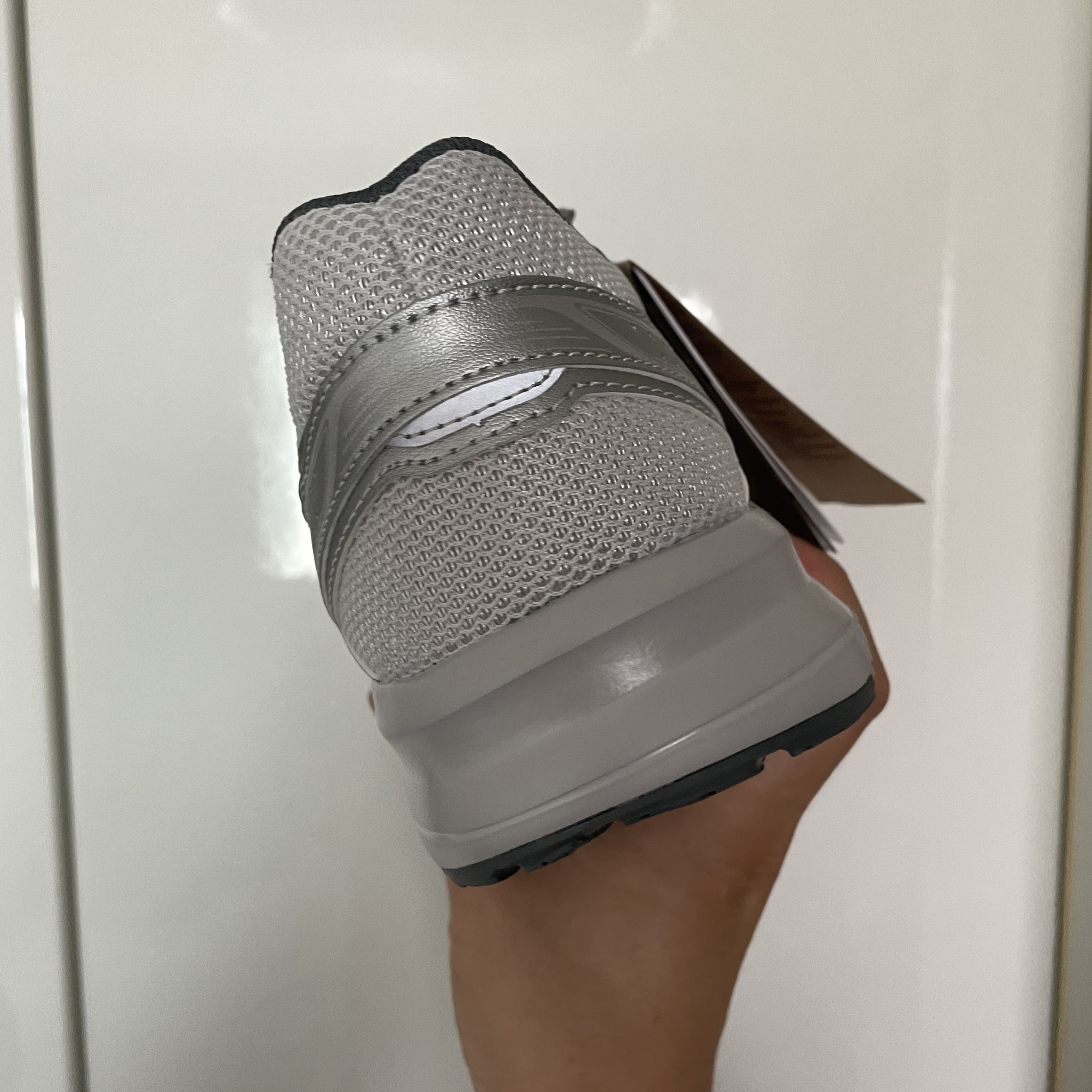 Asics Jog 100 S SMU Glacier Grey Pure Silver - 2E Wide 착용 스타일 - 2