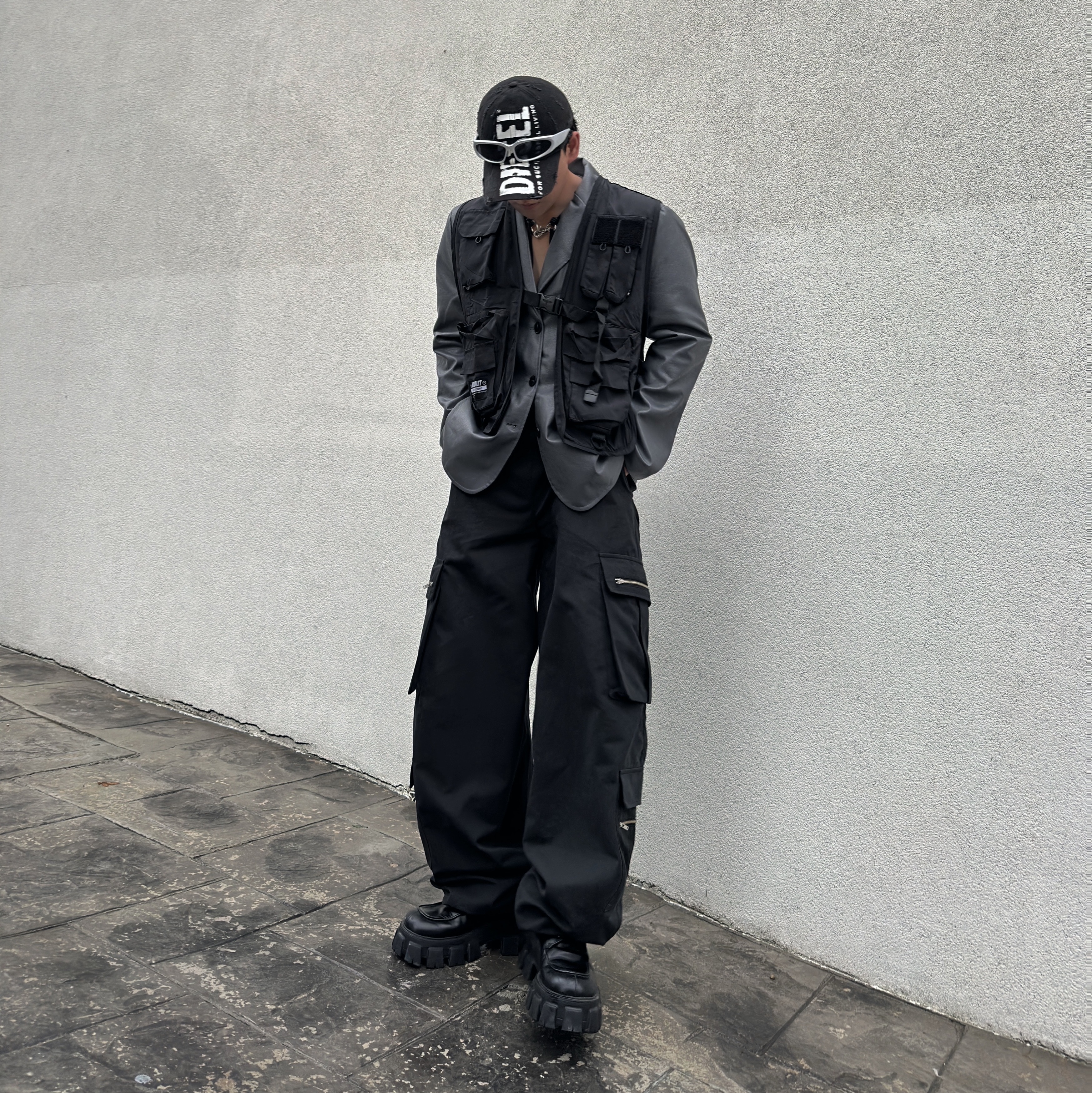 Diesel C-Ewan Baseball Cap with Diesel Lettering Black, Prada Monolith Nuanced Brushed Leather Lace-Up Shoes Black Silver 착용 스타일 - 4