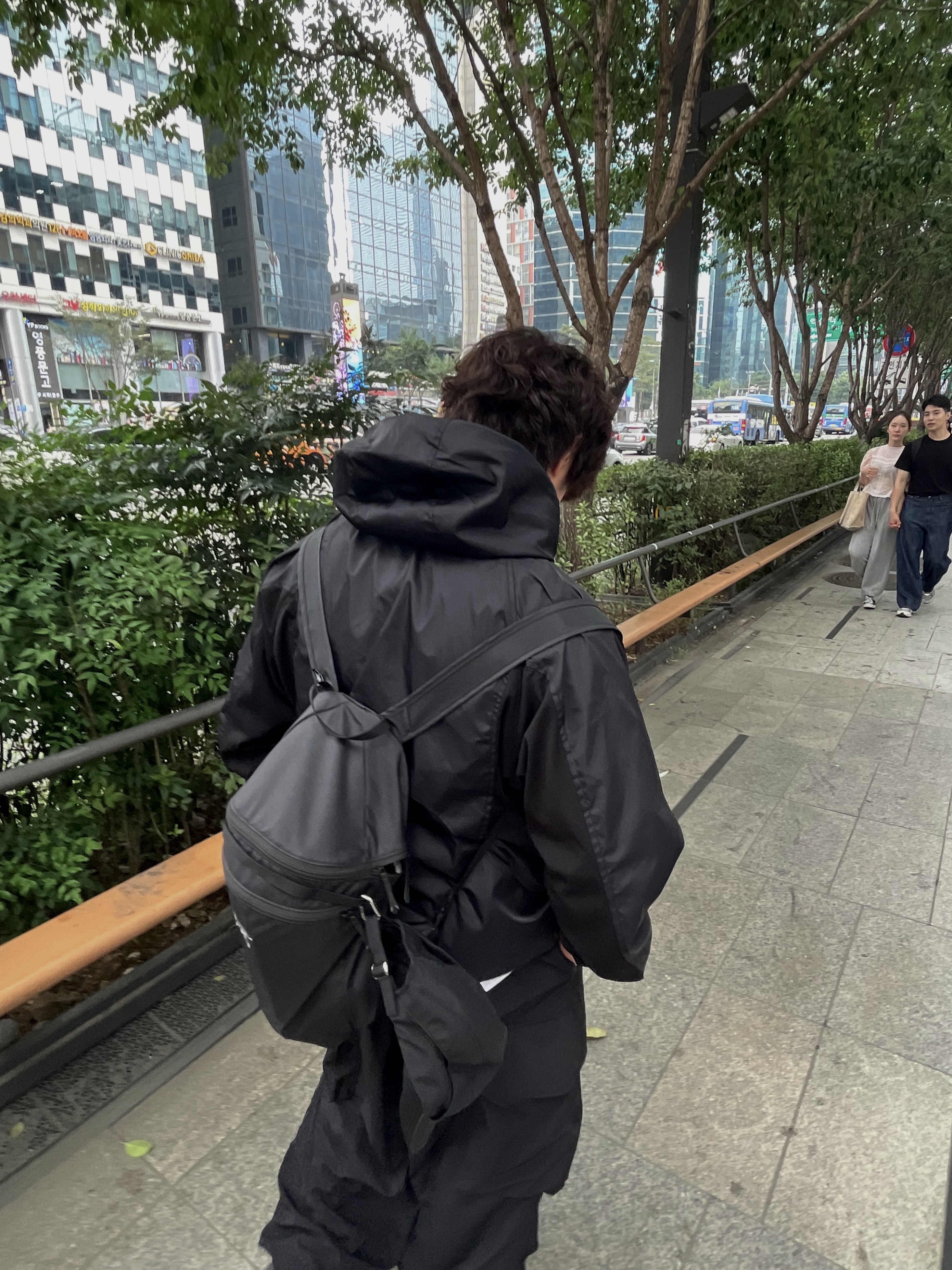 Art Of Field Assembled Jacket Black, Salomon XT-6 Gore-Tex Black Ebony 착용 스타일 - 3