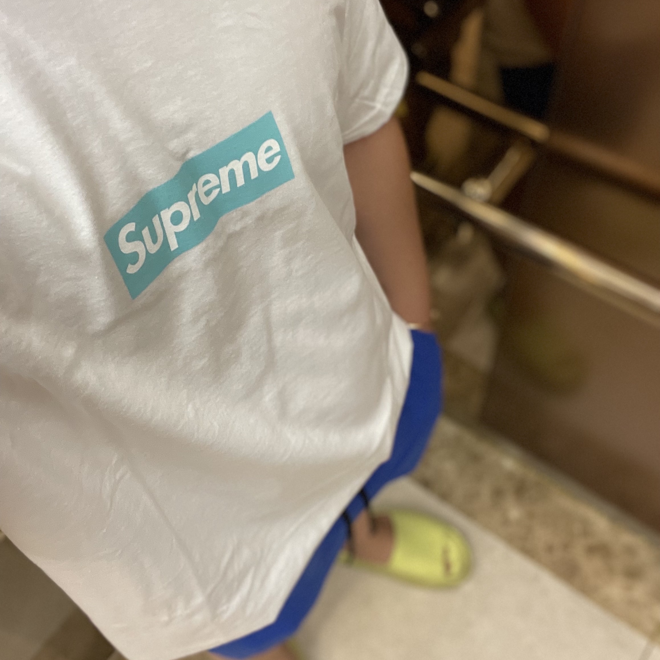 Supreme x Tiffany & Co. Box Logo T-Shirt White - 21FW, Adidas Yeezy Slide Glow Green 2022/2023 착용 스타일