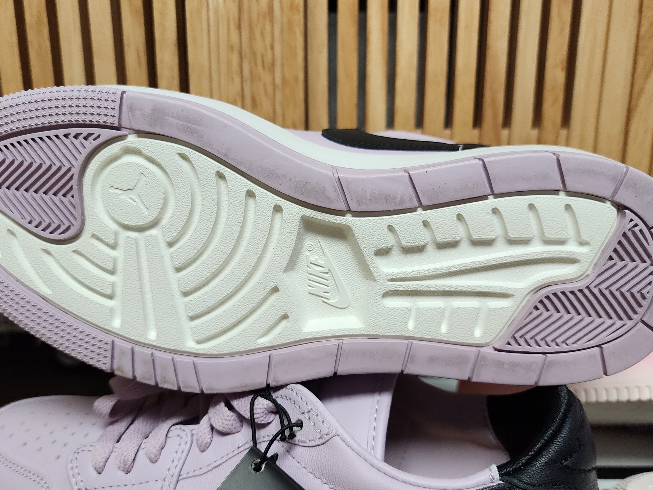 (W) Jordan 1 Elevate Low Iced Lilac Sail 착용 스타일 - 4