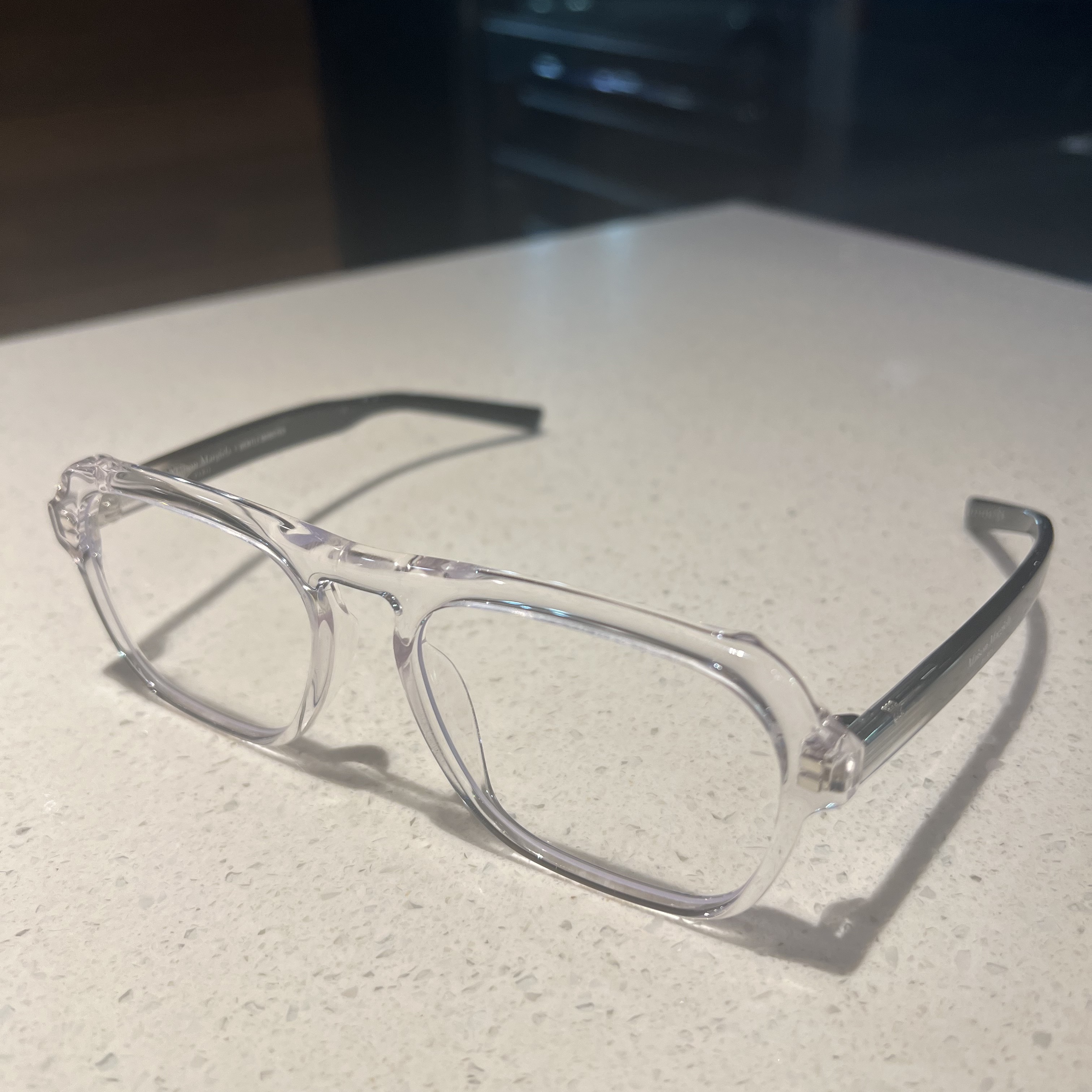 Gentle Monster x Maison Margiela MM011 Clear Black Gradient 착용 스타일