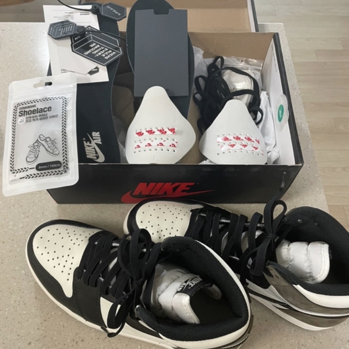Jordan 1 Retro High OG Black Mocha 착용 스타일 - 1
