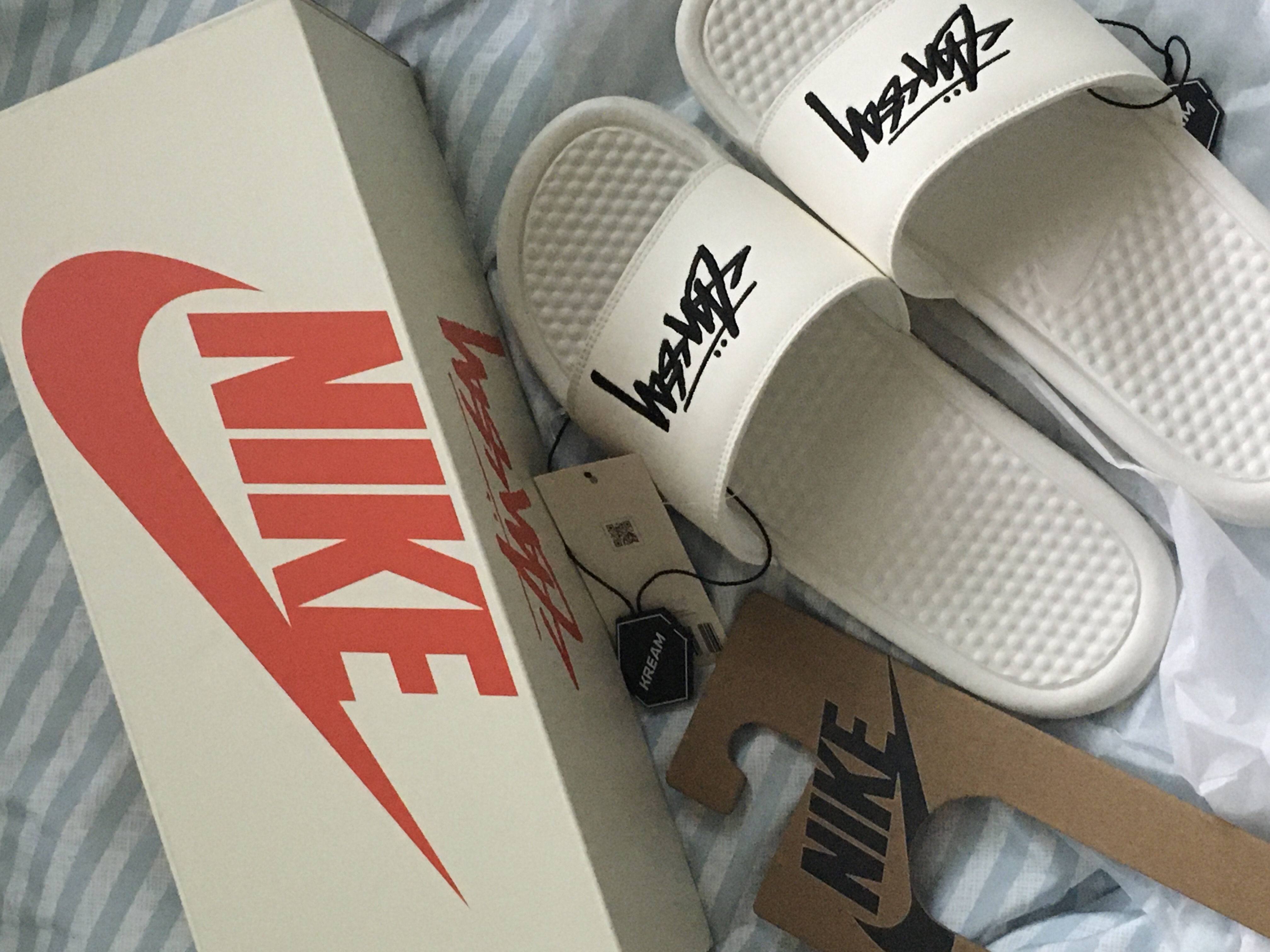 Nike x Stussy Benassi Slide Sail 착용 스타일 - 3