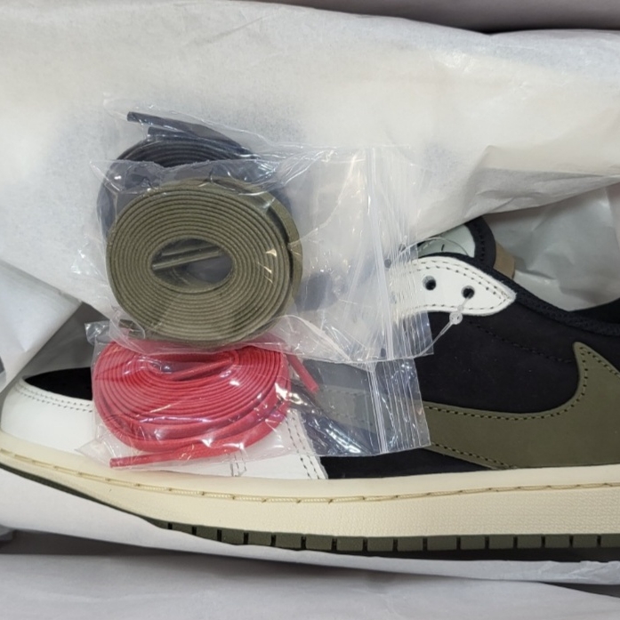(W) Jordan 1 x Travis Scott Retro Low OG SP Medium Olive 착용 스타일