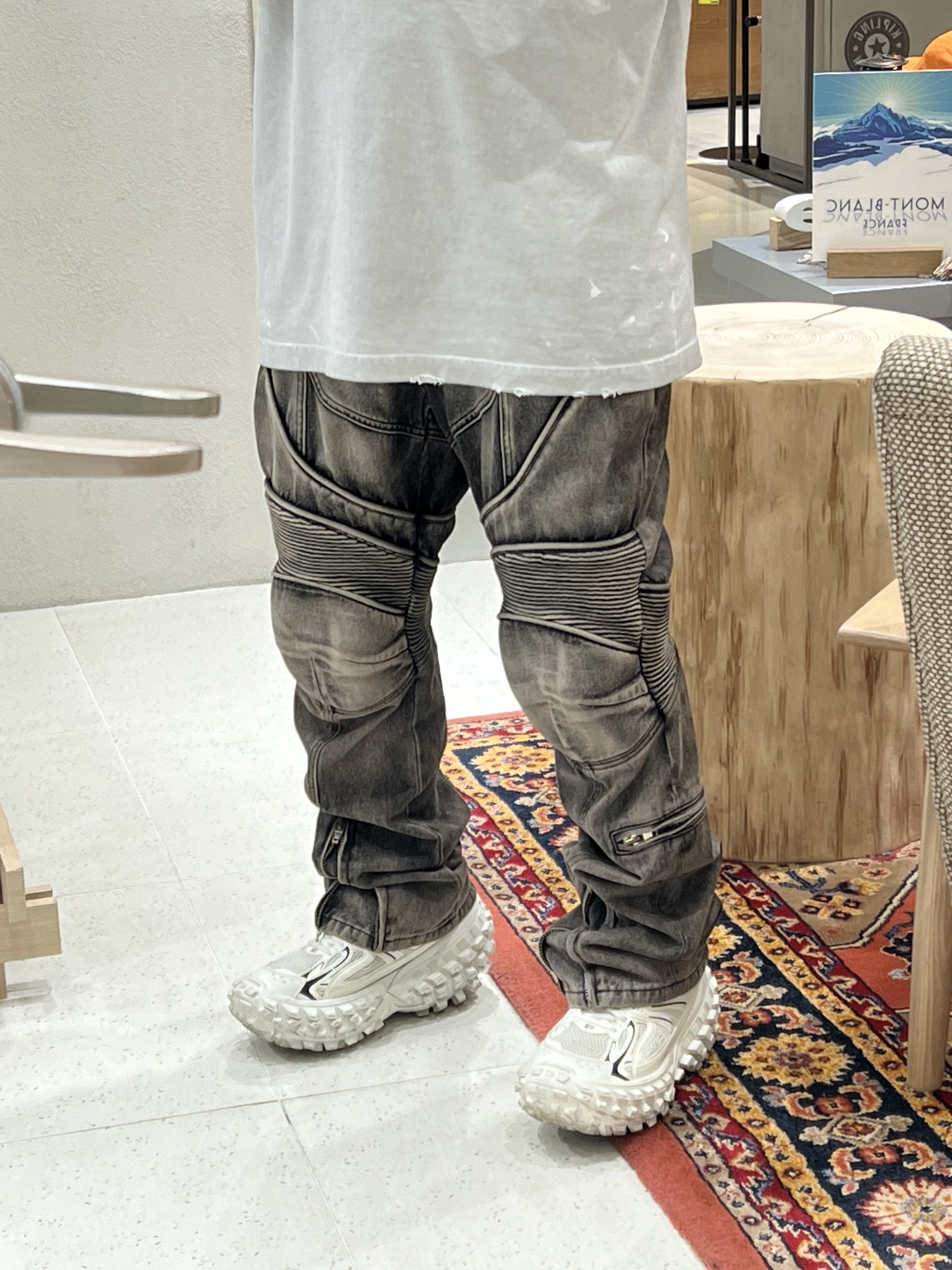Balenciaga Defender Sneakers Light Beige, Balenciaga X-Pander Sneakers Beige Black 착용 스타일 - 3