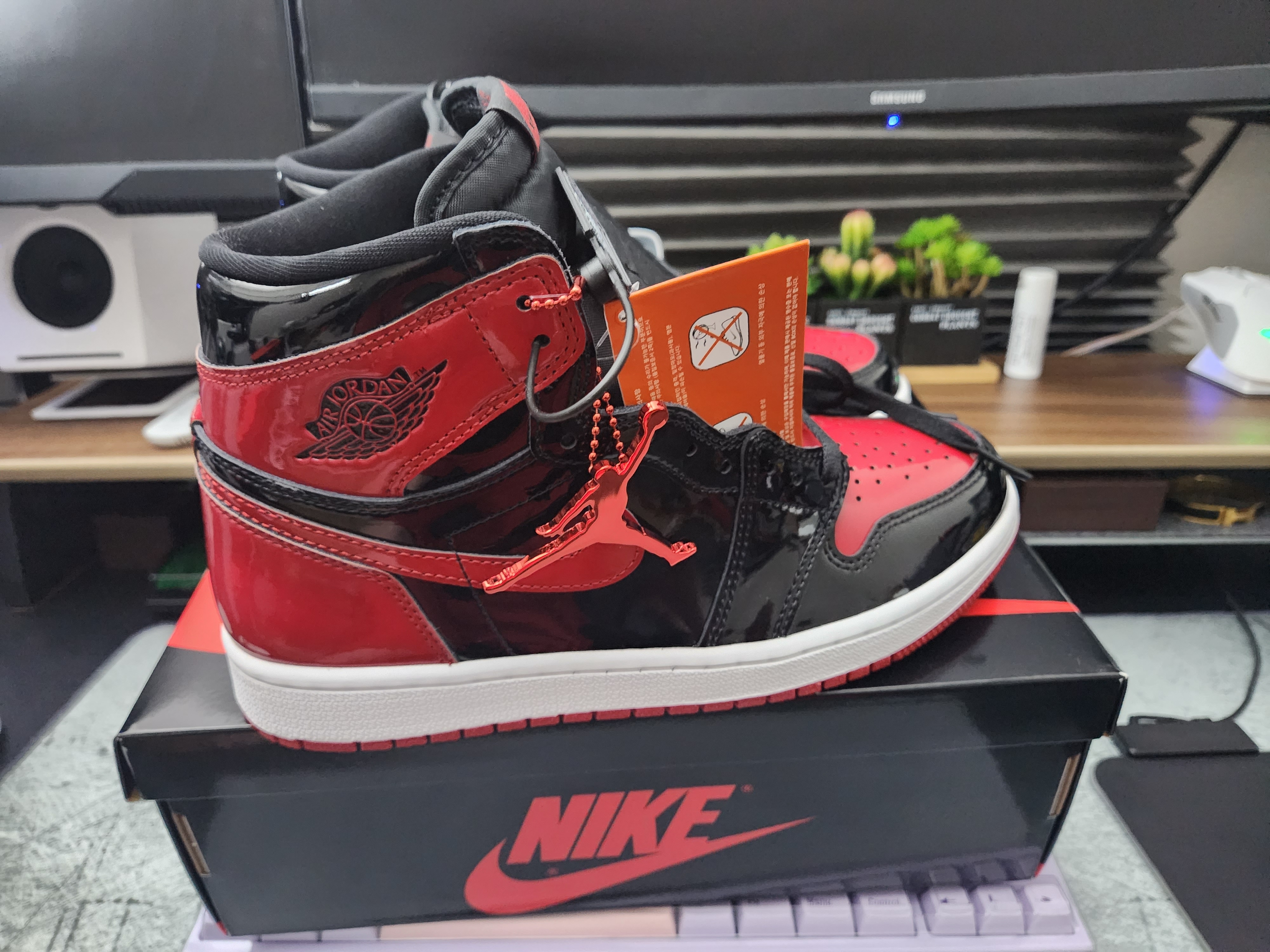 Jordan 1 Retro High OG Patent Bred 착용 스타일 - 2