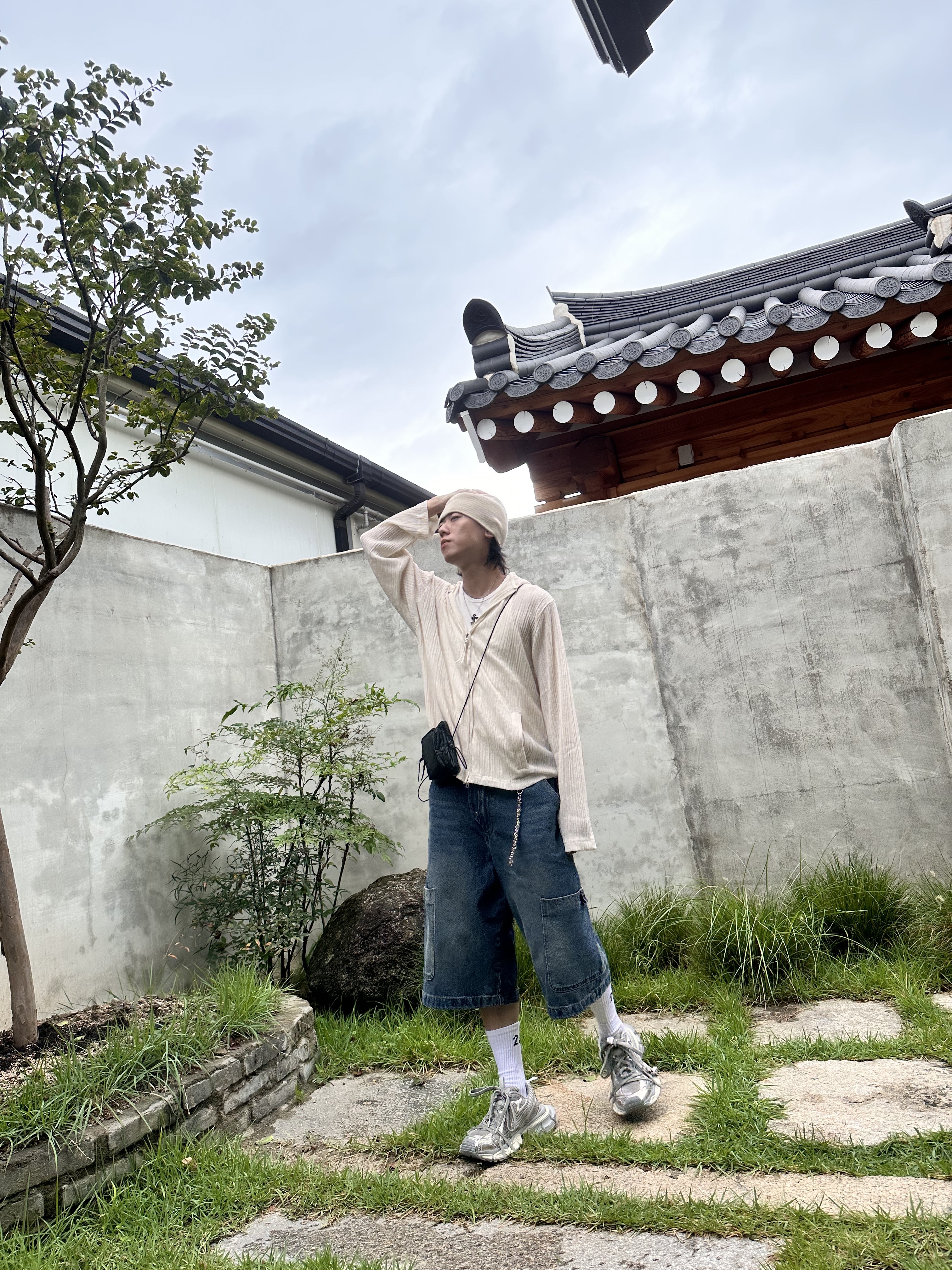 Balenciaga 3XL Sneakers Light Beige 착용 스타일 - 1