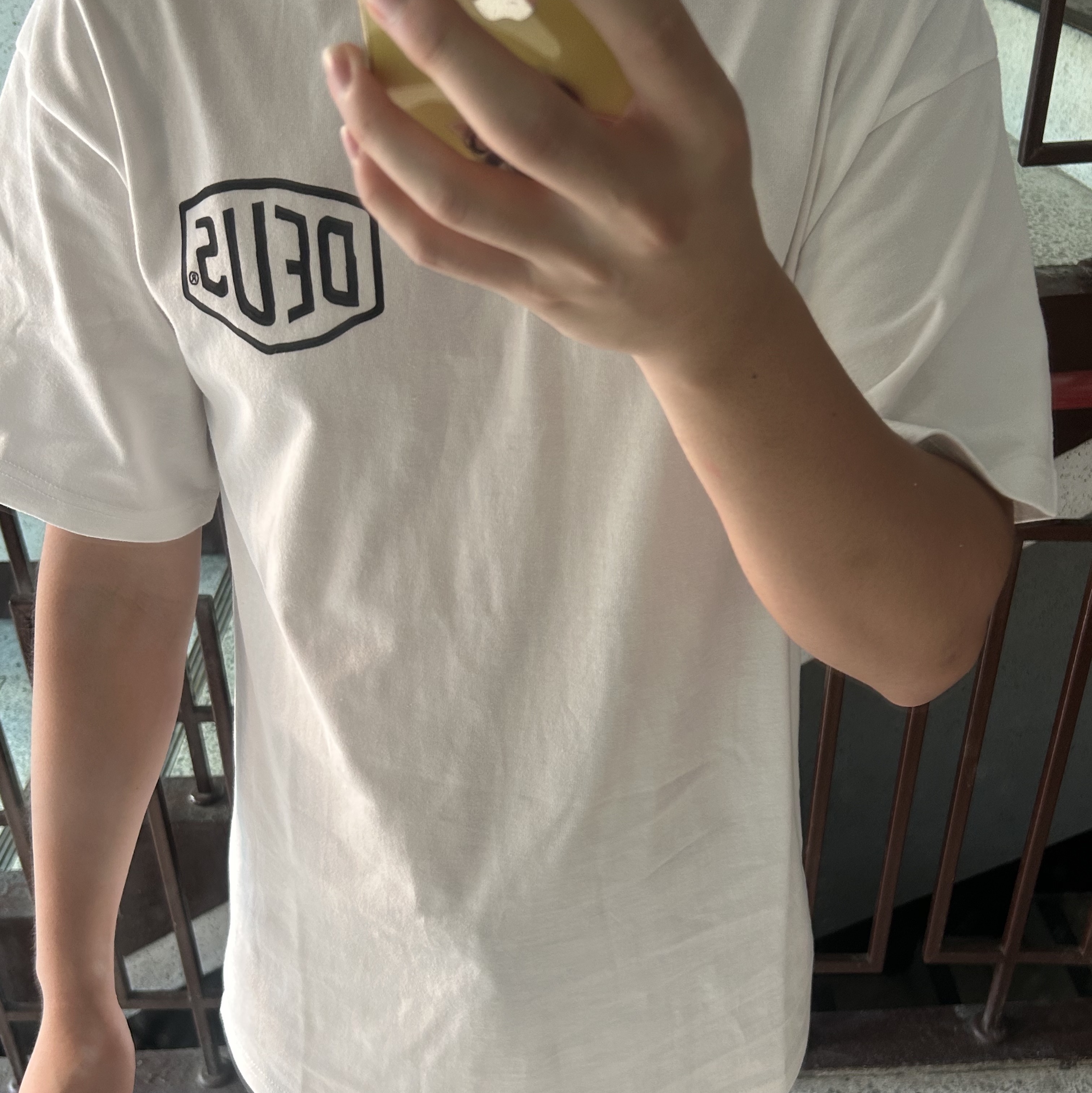 Deus Ex Machina Seoul College T-Shirt White, Deus Ex Machina Camperdown Address T-Shirt White 착용 스타일