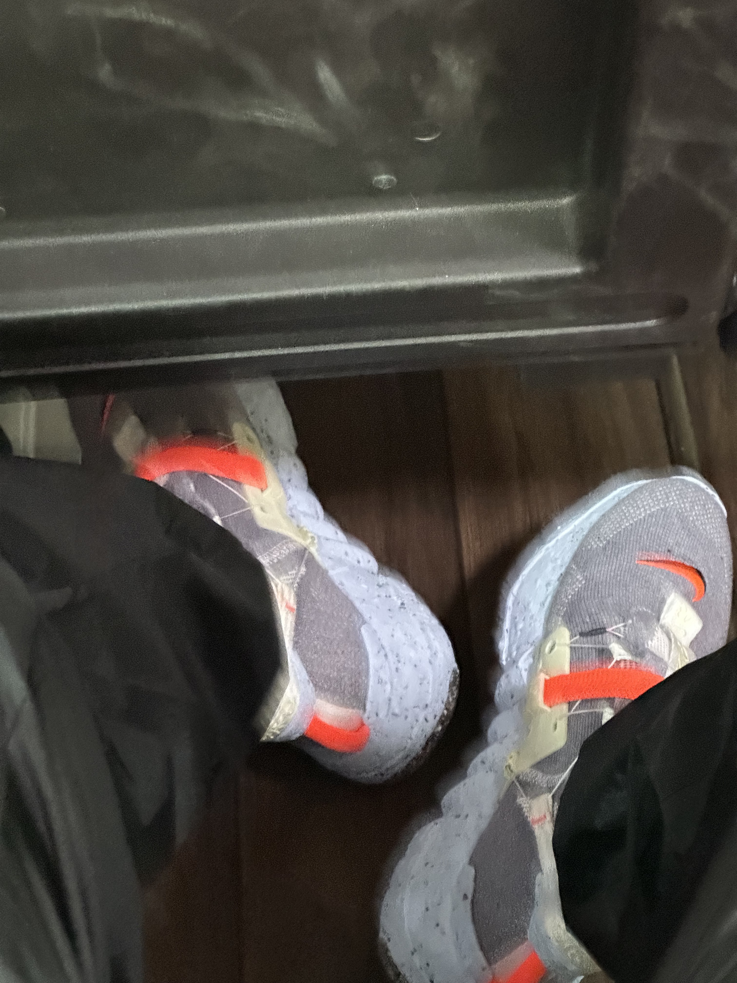 Nike Space Hippie 03 Vast Grey Hyper Crimson 착용 스타일