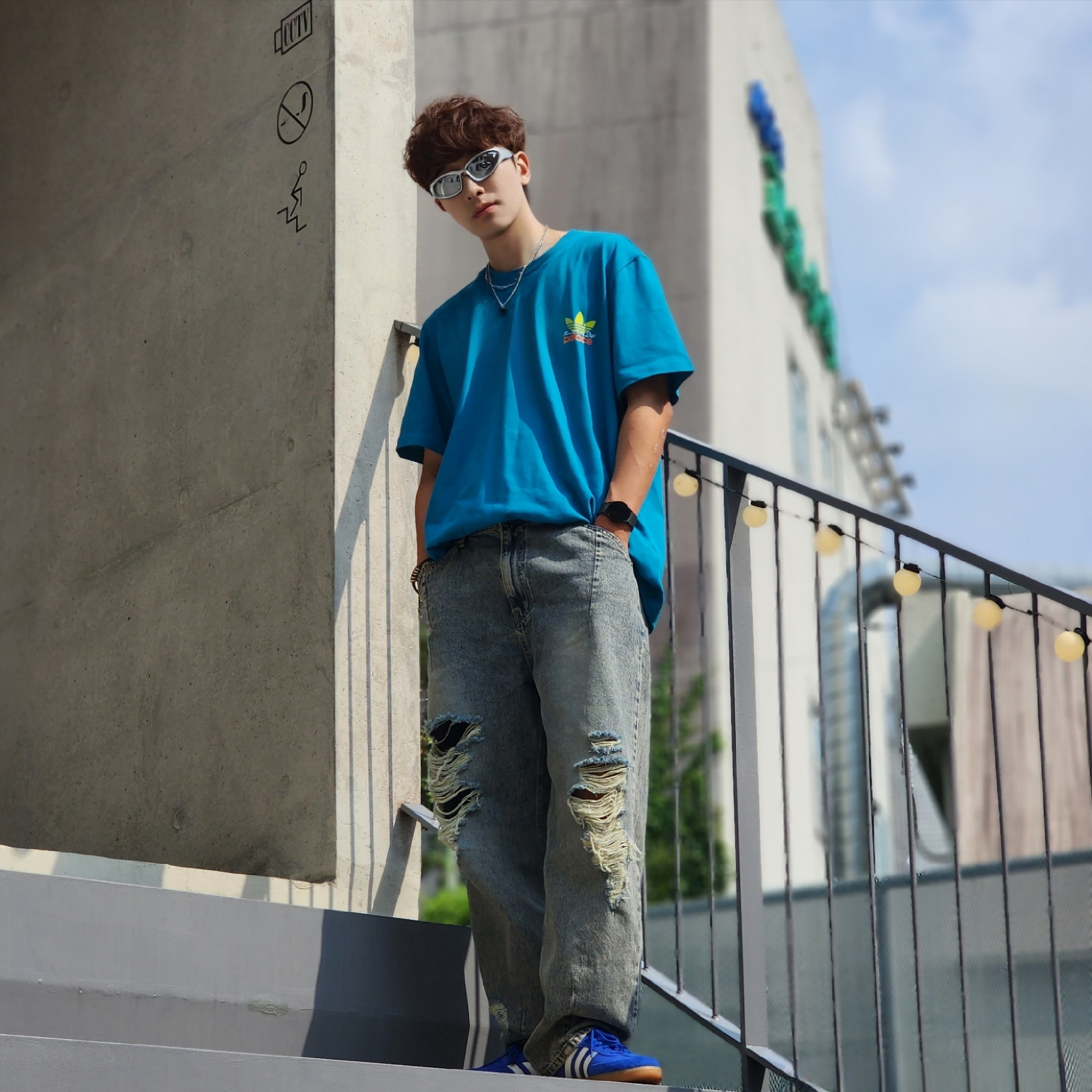 Palace x Adidas Nature T-Shirt Mystery Petrol - 22SS, Adidas Samba OG Royal Blue 착용 스타일 - 3
