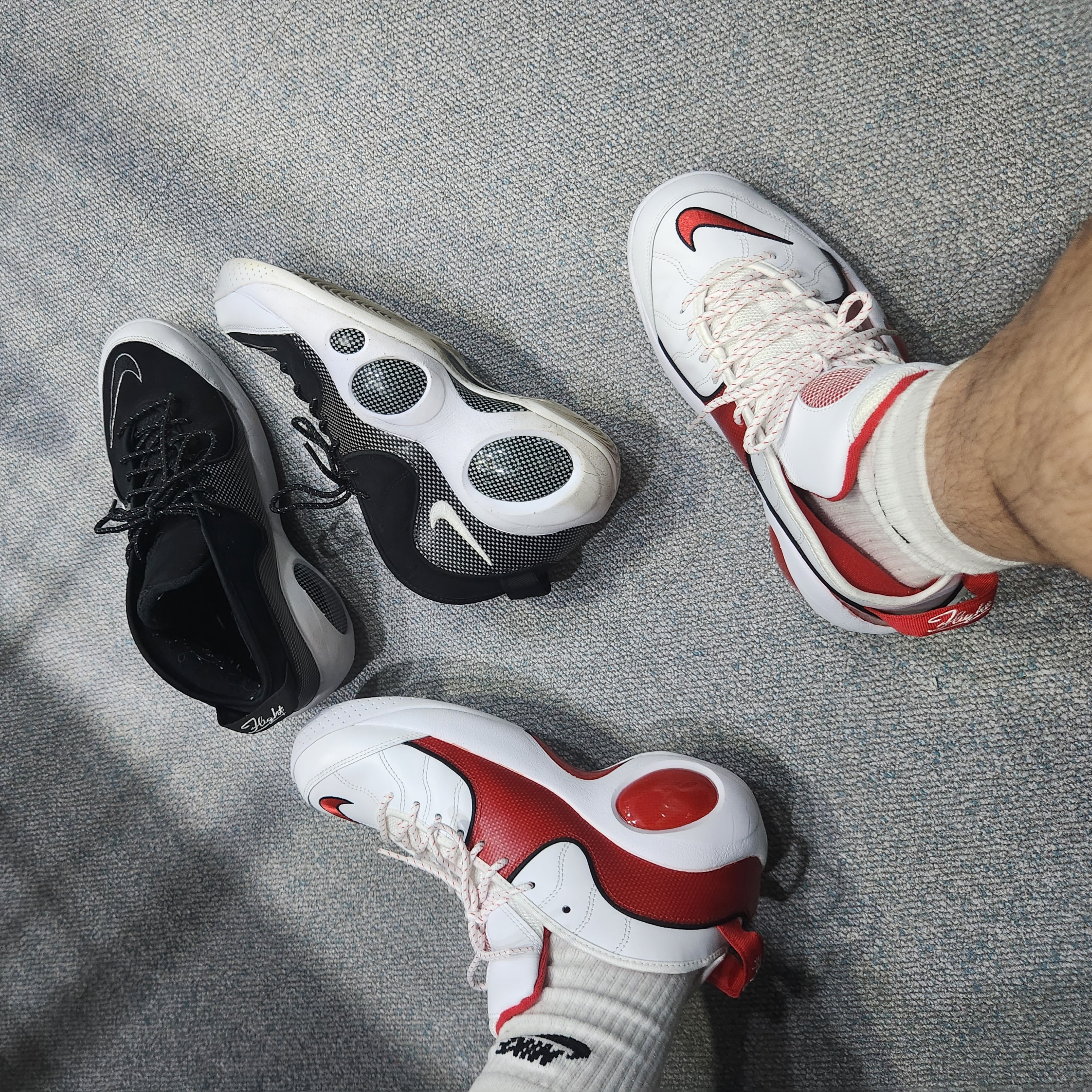 Nike Air Zoom Flight 95 White True Red, Nike Air Zoom Flight 95 Black Metallic 2022 착용 스타일 - 1