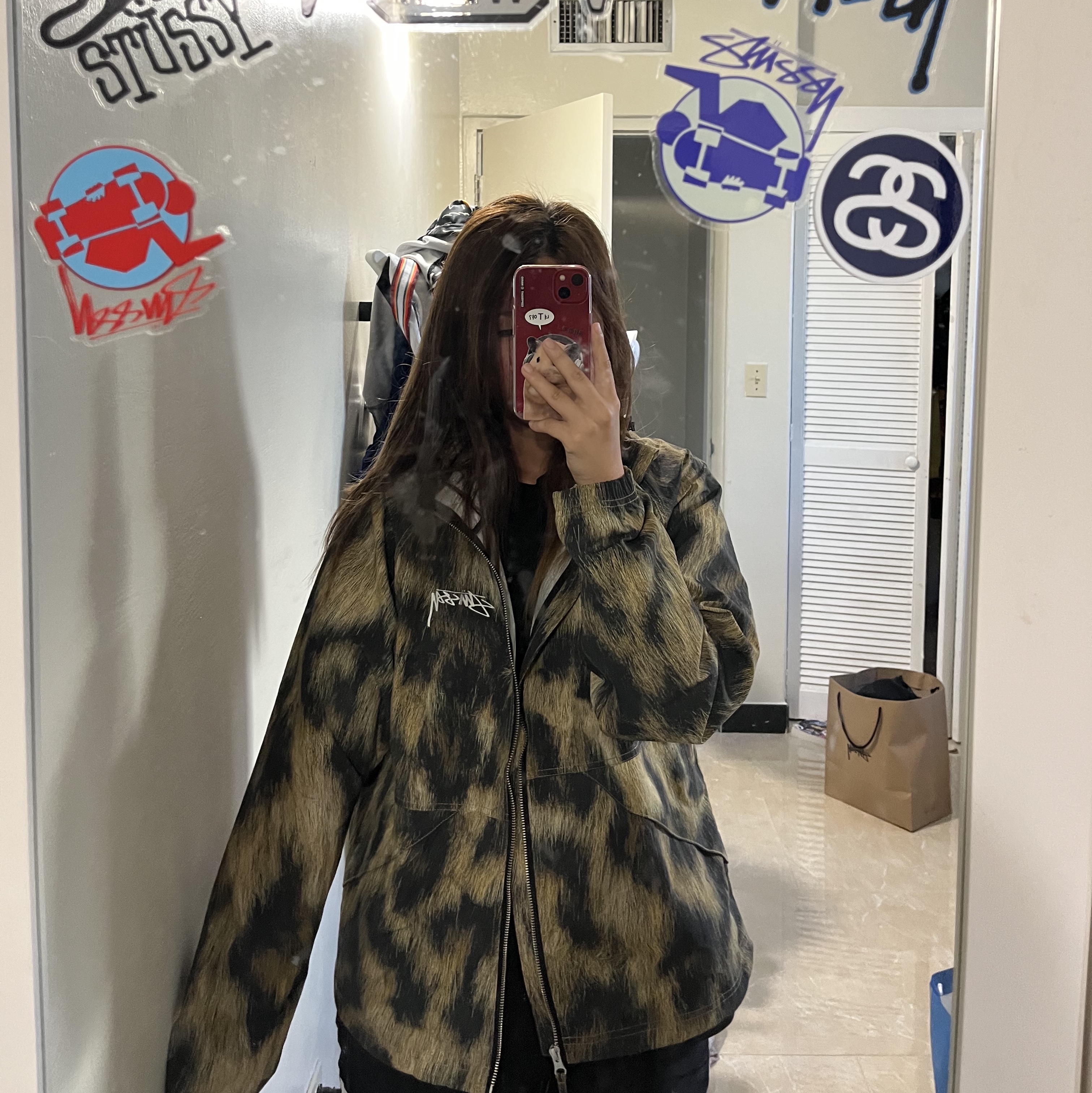 Stussy Wave Dye Beach Shell Jacket Green, Stussy Fur Print Beach Shell Jacket Brown 착용 스타일 - 2