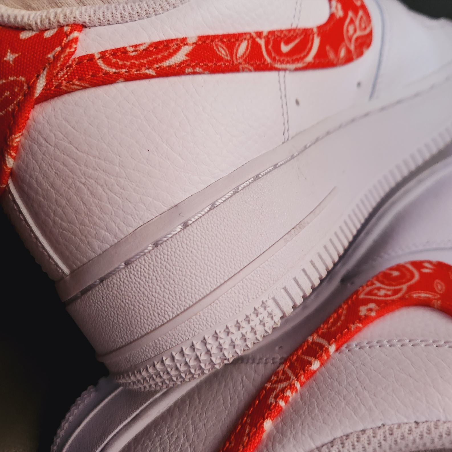 (W) Nike Air Force 1 '07 Low Orange Paisley 착용 스타일