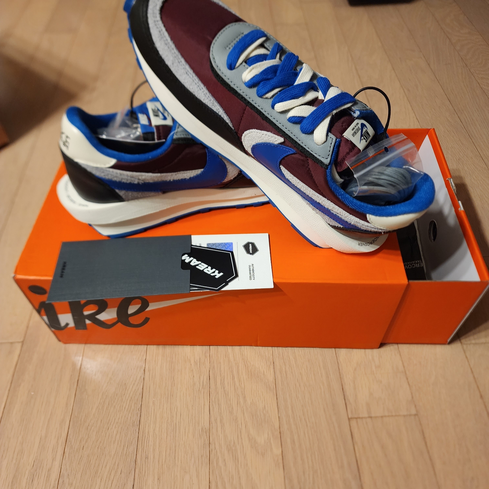 Nike x Sacai x Undercover LDWaffle Night Maroon Team Royal 착용 스타일 - 1