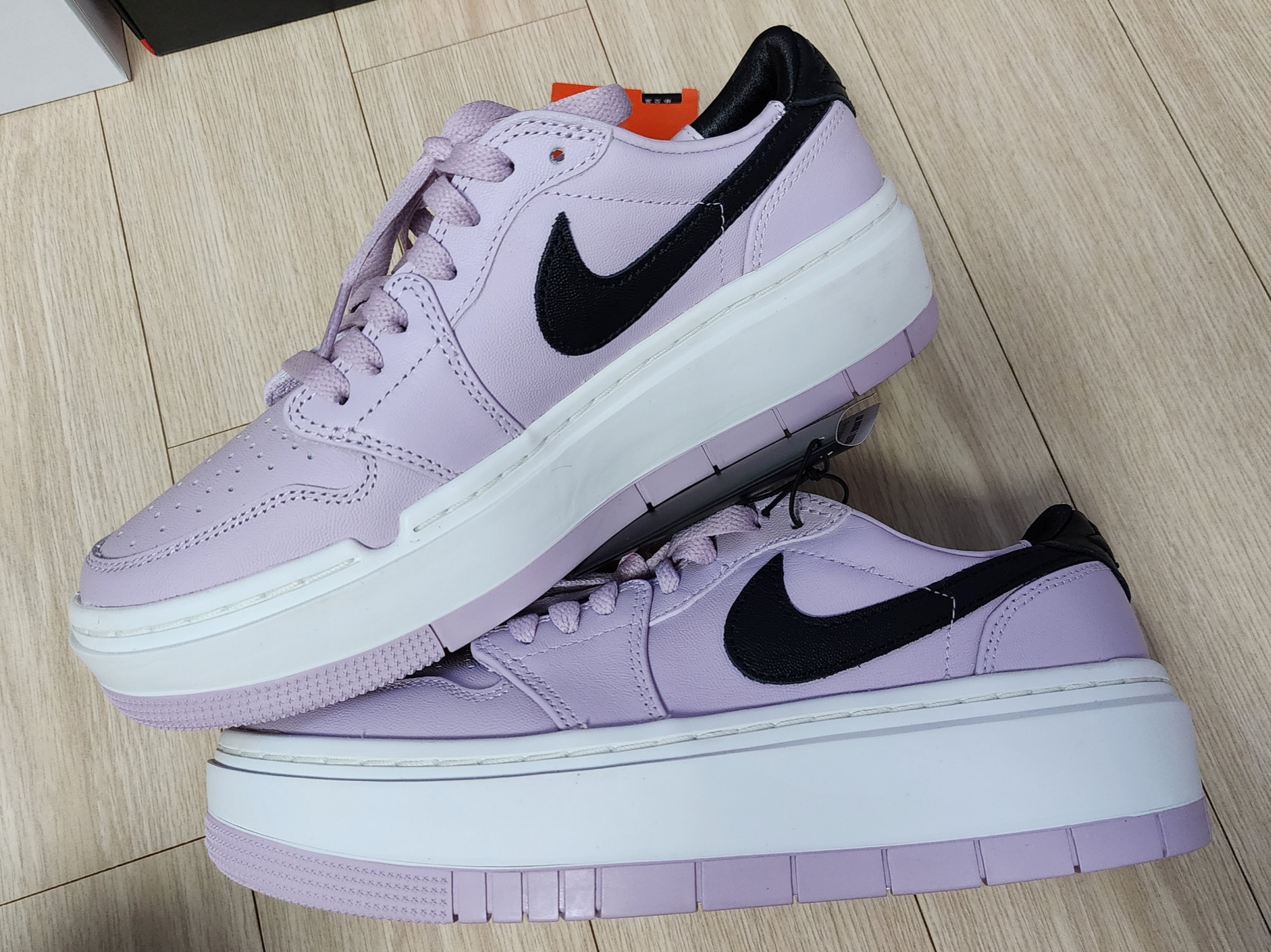 (W) Jordan 1 Elevate Low Iced Lilac Sail 착용 스타일 - 1