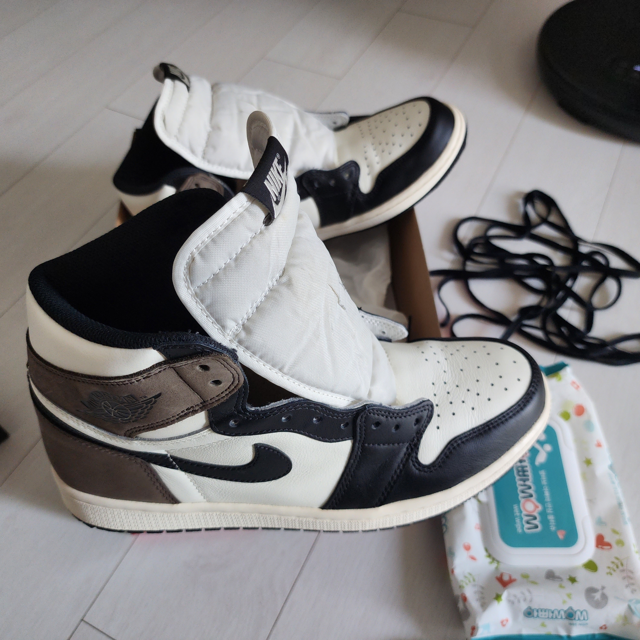 Jordan 1 Retro High OG Black Mocha 착용 스타일